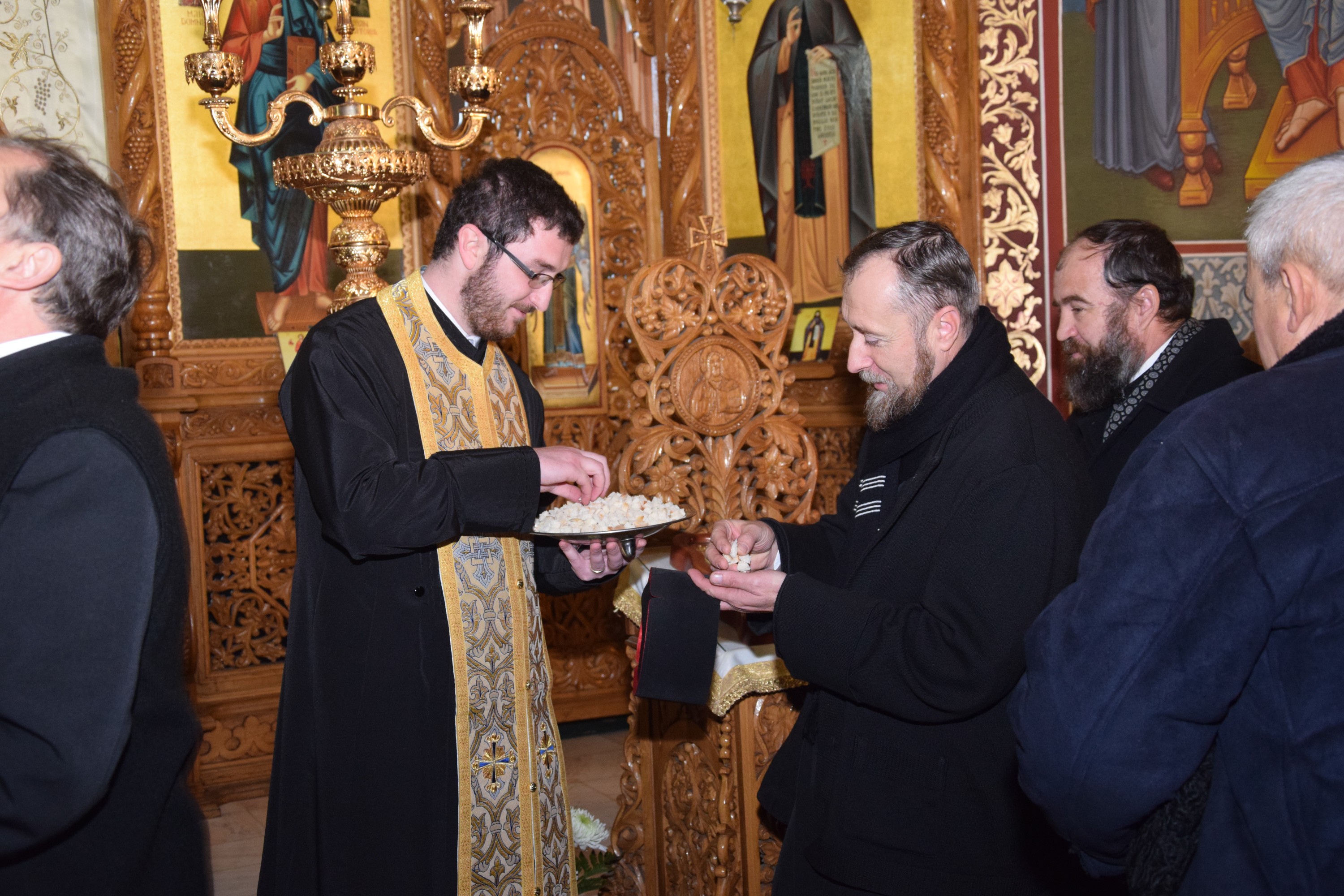 „Am fost trimiși ca să aducem foc din Cer și să-l aprindem pe pământ, în sfintele altare și în inimile oamenilor” „Am fost trimiși ca să aducem foc din Cer și să-l aprindem pe pământ, în sfintele altare și în inimile oamenilor”