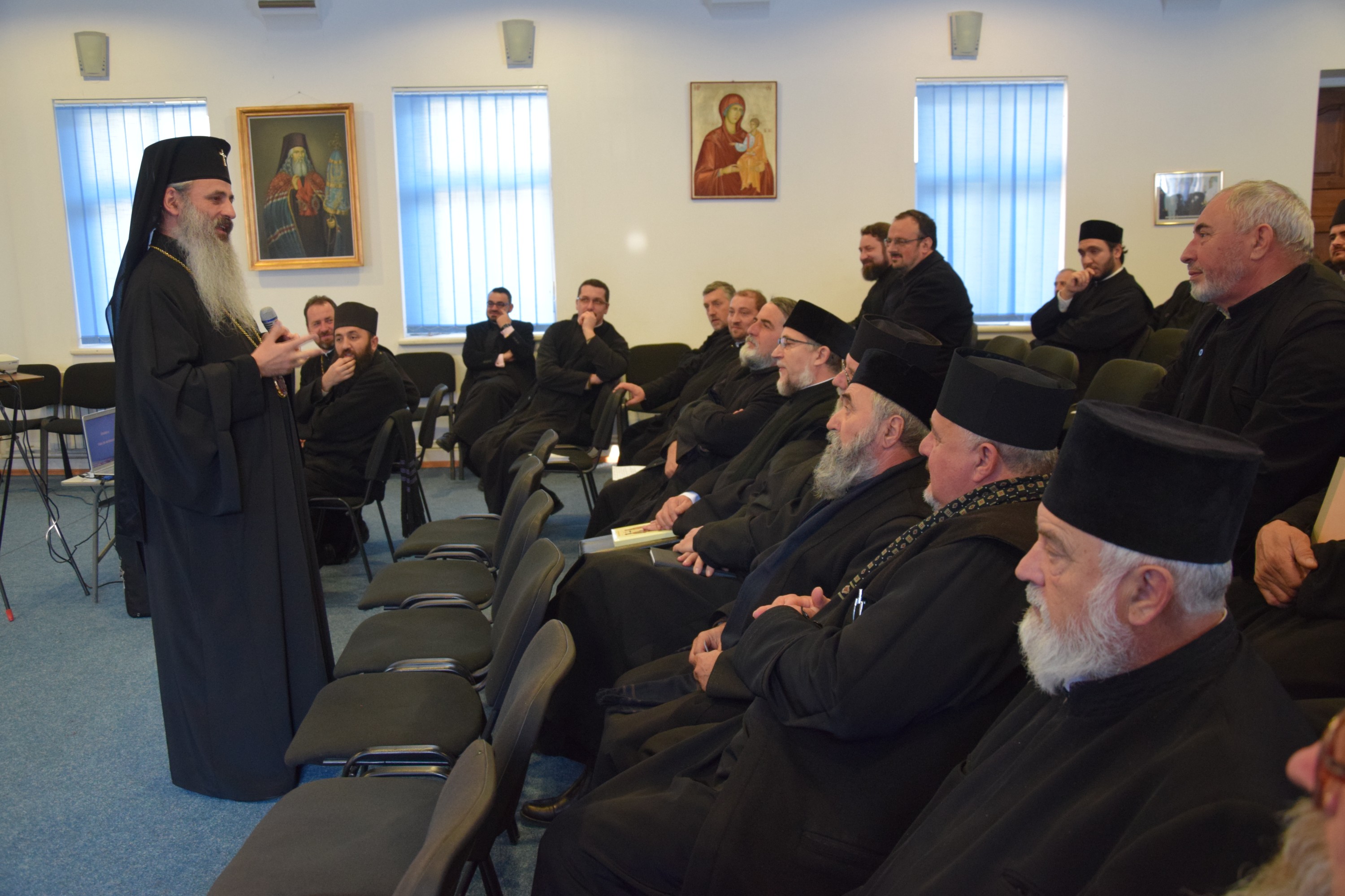 „Am fost trimiși ca să aducem foc din Cer și să-l aprindem pe pământ, în sfintele altare și în inimile oamenilor” „Am fost trimiși ca să aducem foc din Cer și să-l aprindem pe pământ, în sfintele altare și în inimile oamenilor”