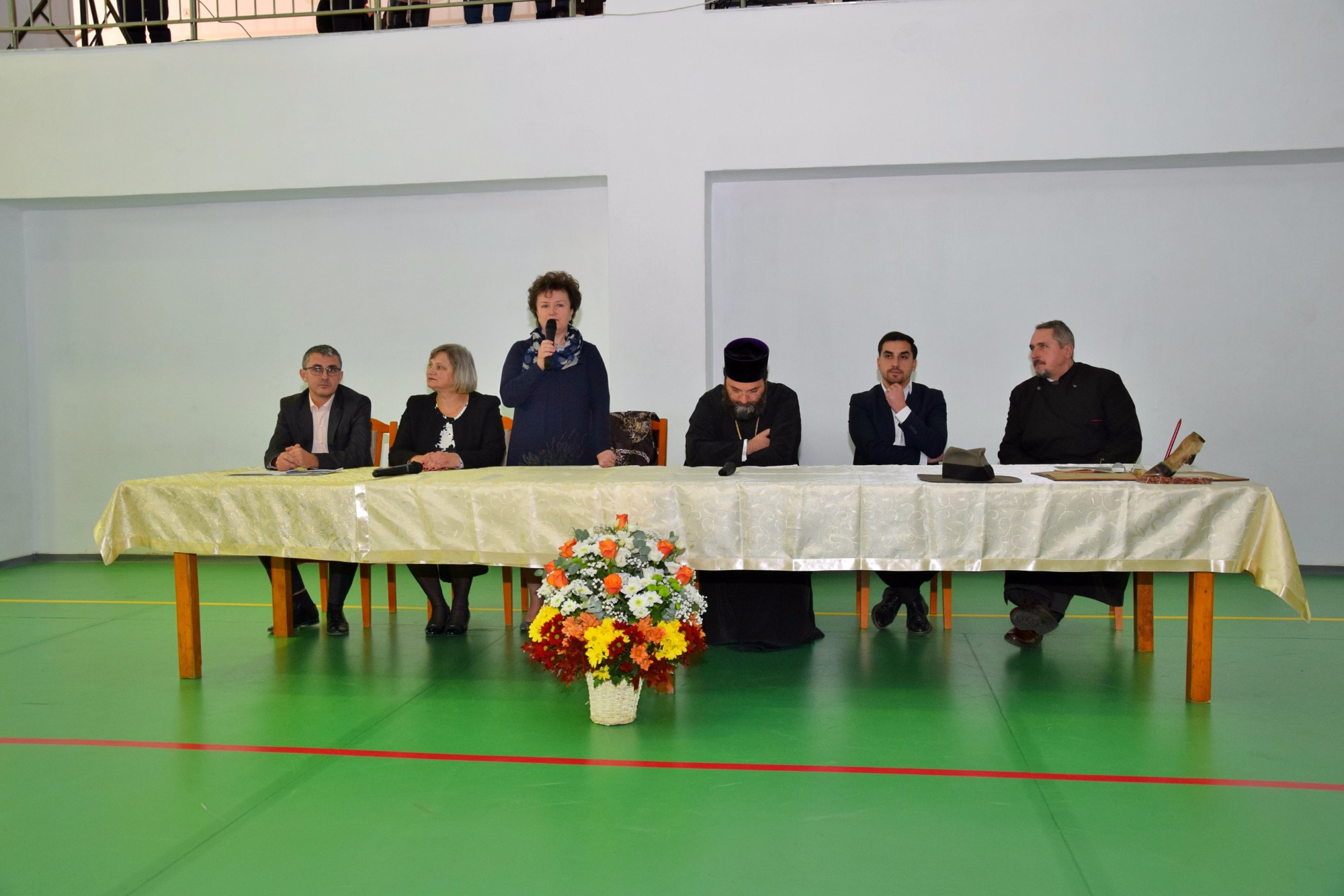 Conferință cu părintele Mihail Daniliuc la Vicovu de Sus, audiată de 600 de elevi