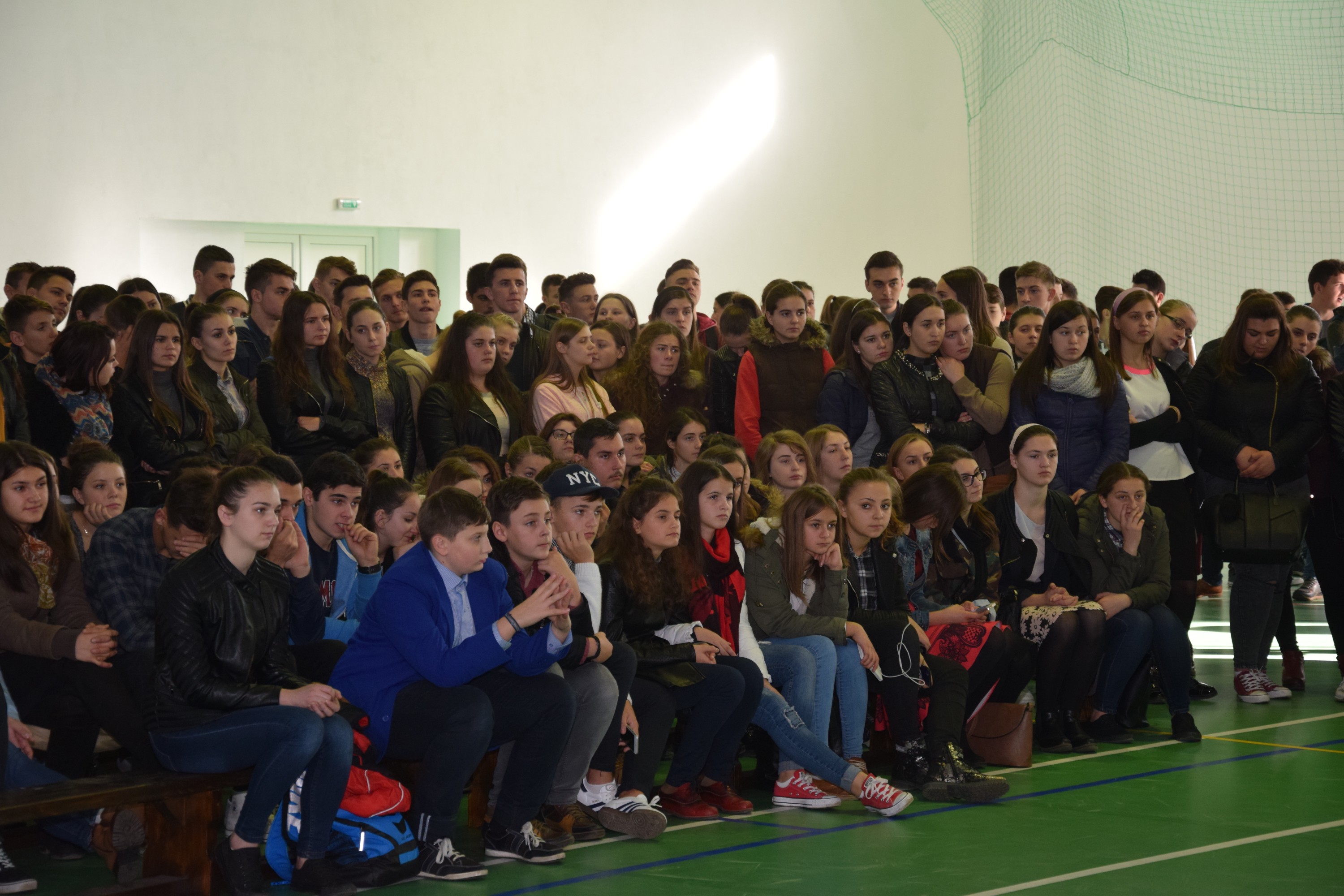 Conferință cu părintele Mihail Daniliuc la Vicovu de Sus, audiată de 600 de elevi