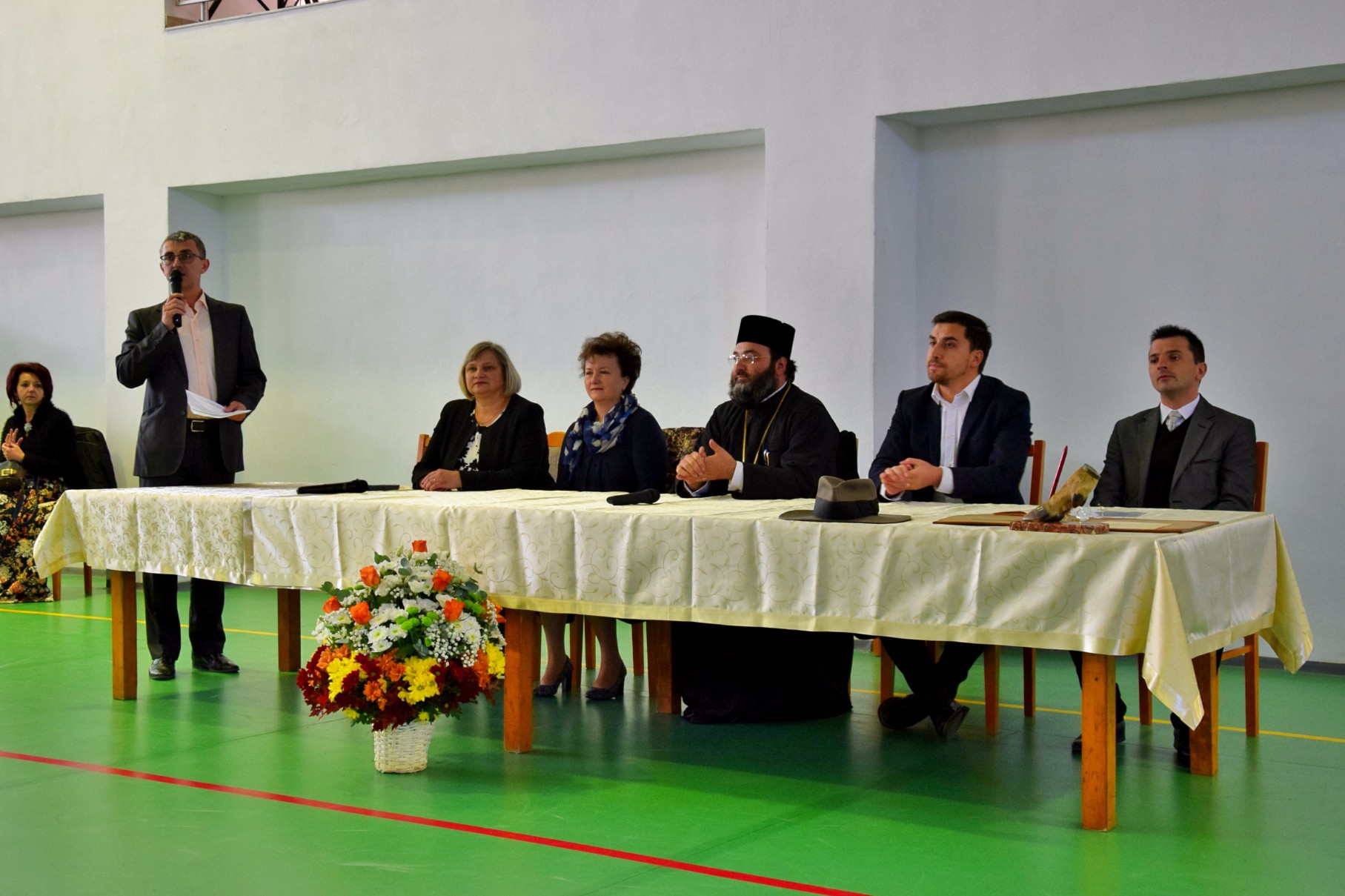 Conferință cu părintele Mihail Daniliuc la Vicovu de Sus, audiată de 600 de elevi