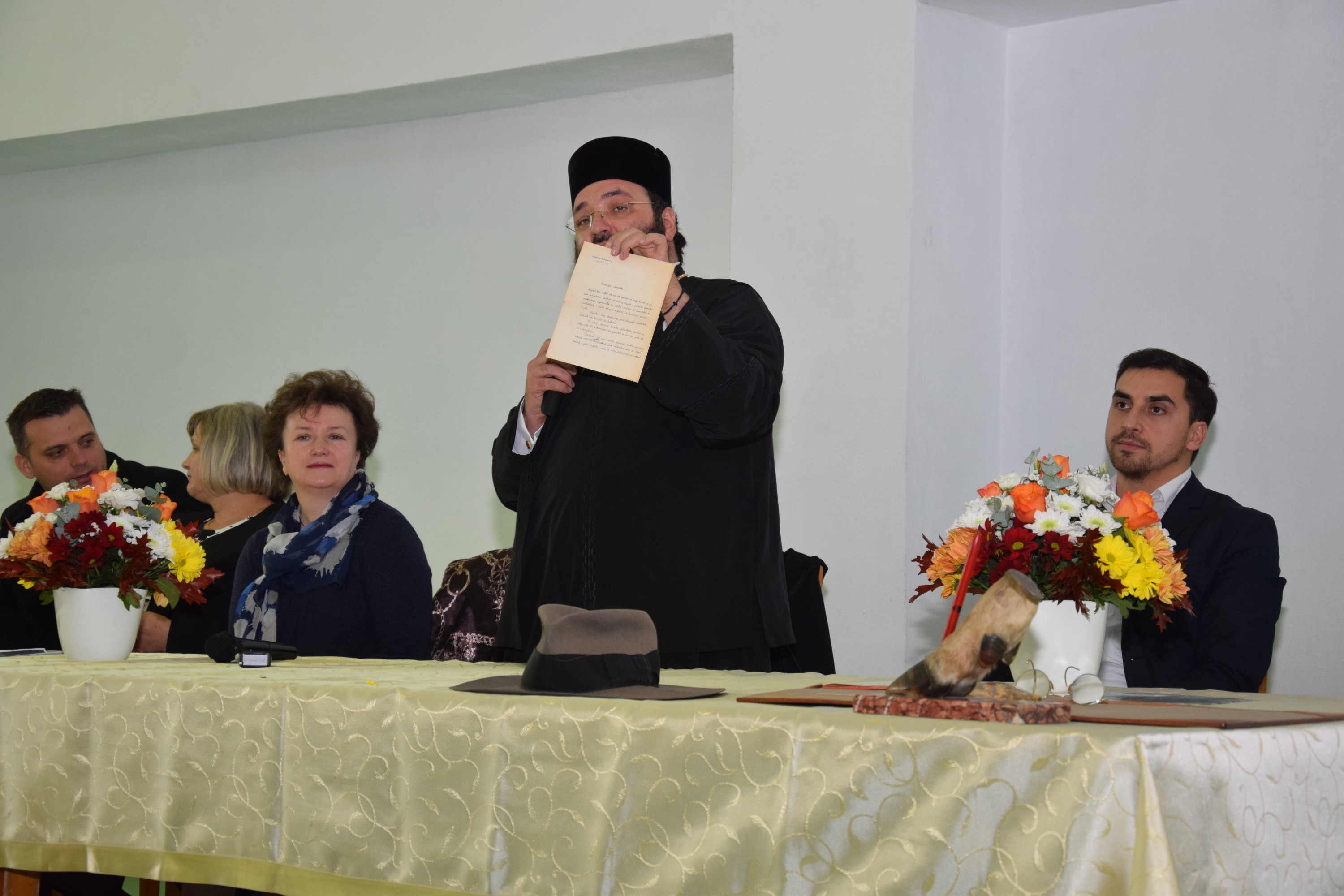 Conferință cu părintele Mihail Daniliuc la Vicovu de Sus, audiată de 600 de elevi