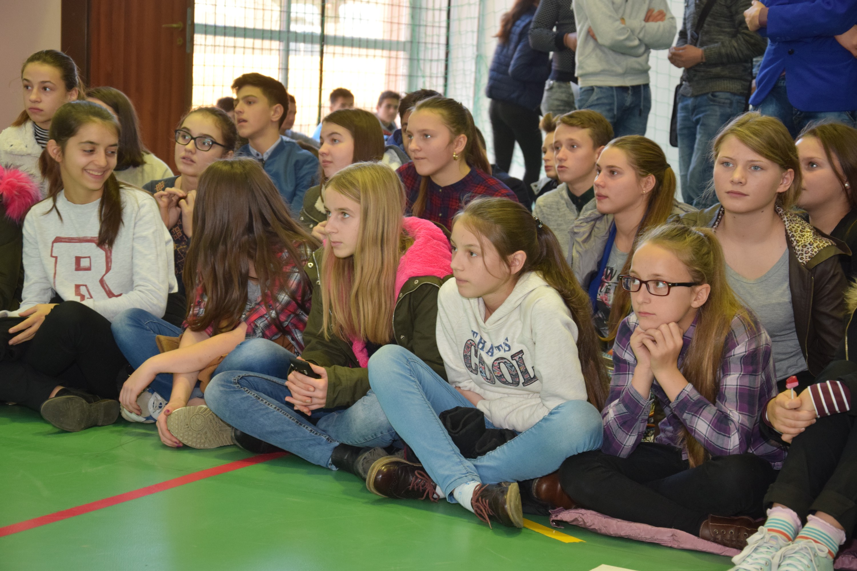 Conferință cu părintele Mihail Daniliuc la Vicovu de Sus, audiată de 600 de elevi