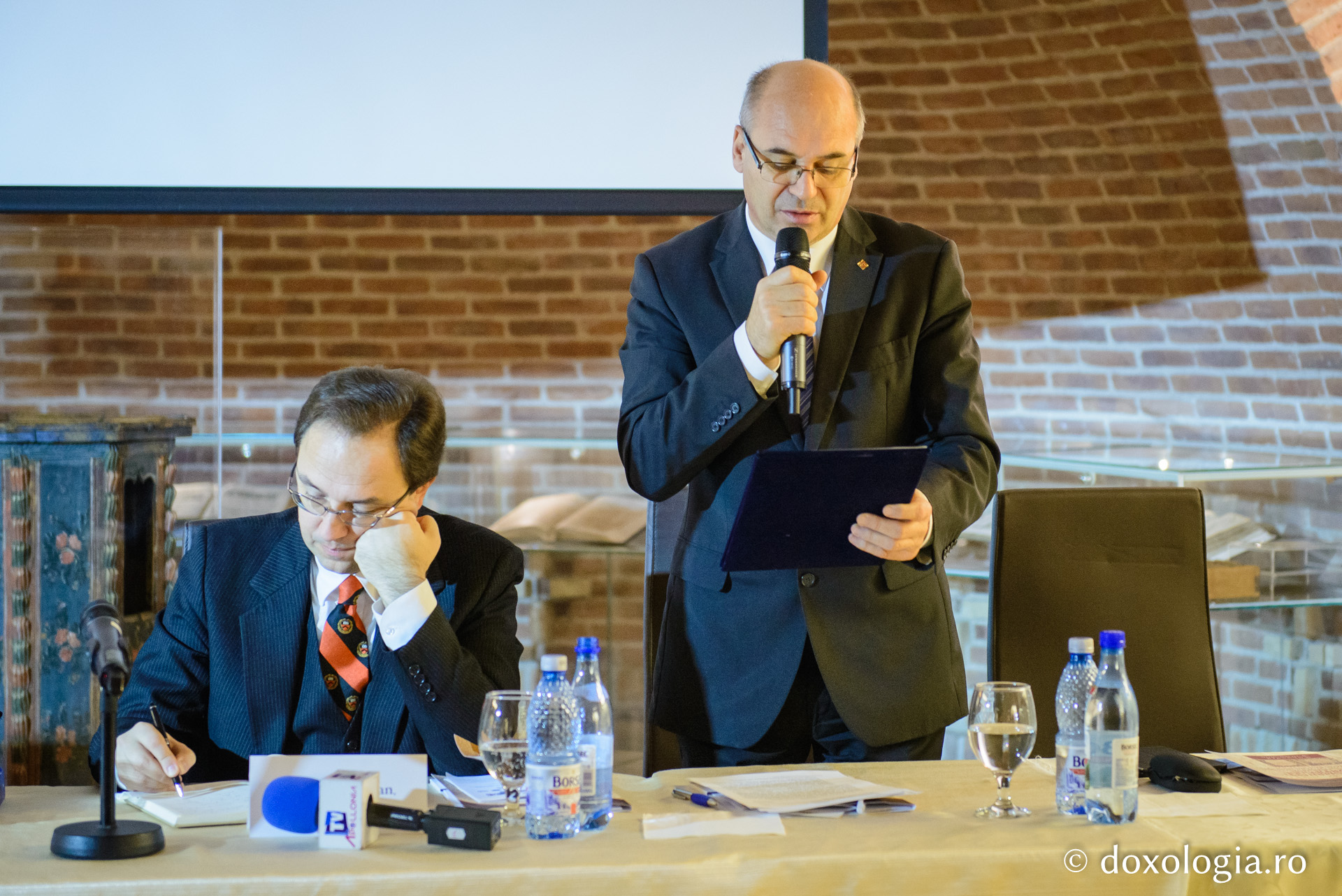 Colocviu la Iași: „O dată cu limba românească s-a învățat și credința ortodoxă” Colocviu la Iași: „O dată cu limba românească s-a învățat și credința ortodoxă”