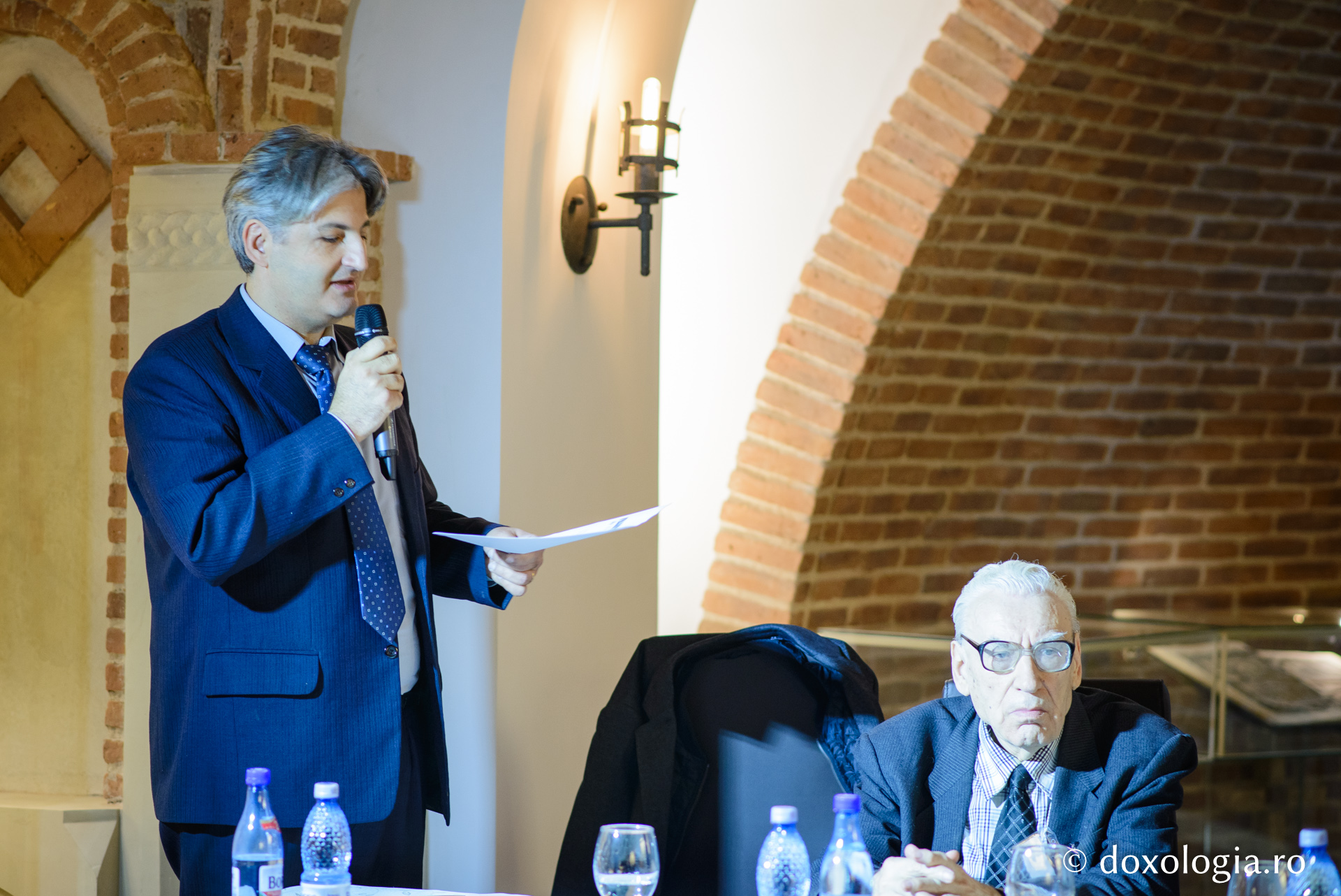 Colocviu la Iași: „O dată cu limba românească s-a învățat și credința ortodoxă” Colocviu la Iași: „O dată cu limba românească s-a învățat și credința ortodoxă”