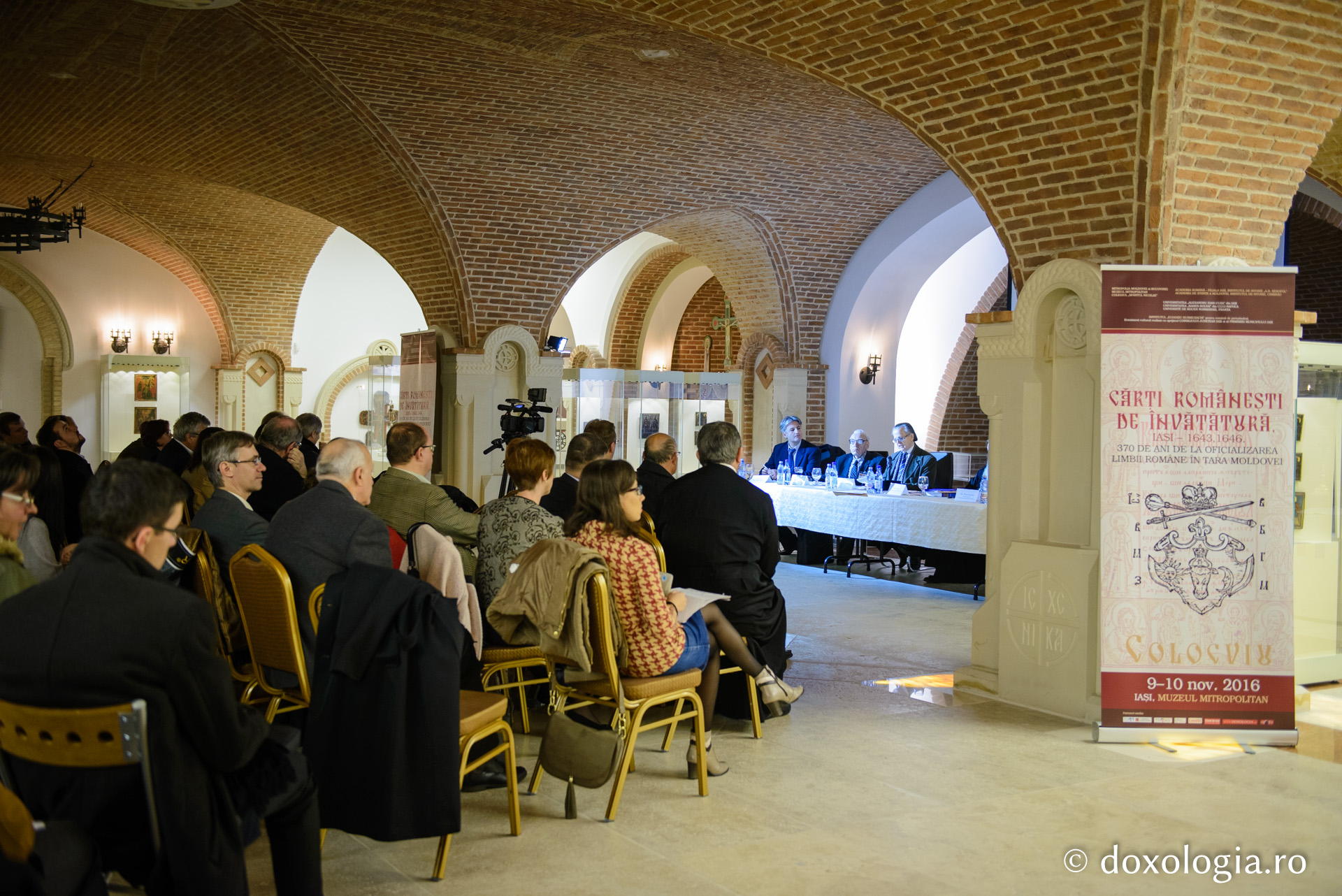 Colocviu la Iași: „O dată cu limba românească s-a învățat și credința ortodoxă” Colocviu la Iași: „O dată cu limba românească s-a învățat și credința ortodoxă”