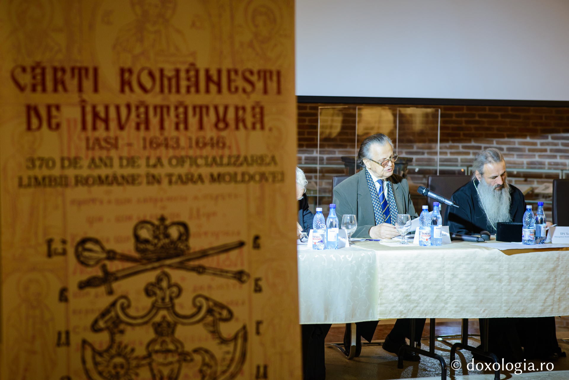 Colocviu la Iași: „O dată cu limba românească s-a învățat și credința ortodoxă” Colocviu la Iași: „O dată cu limba românească s-a învățat și credința ortodoxă”