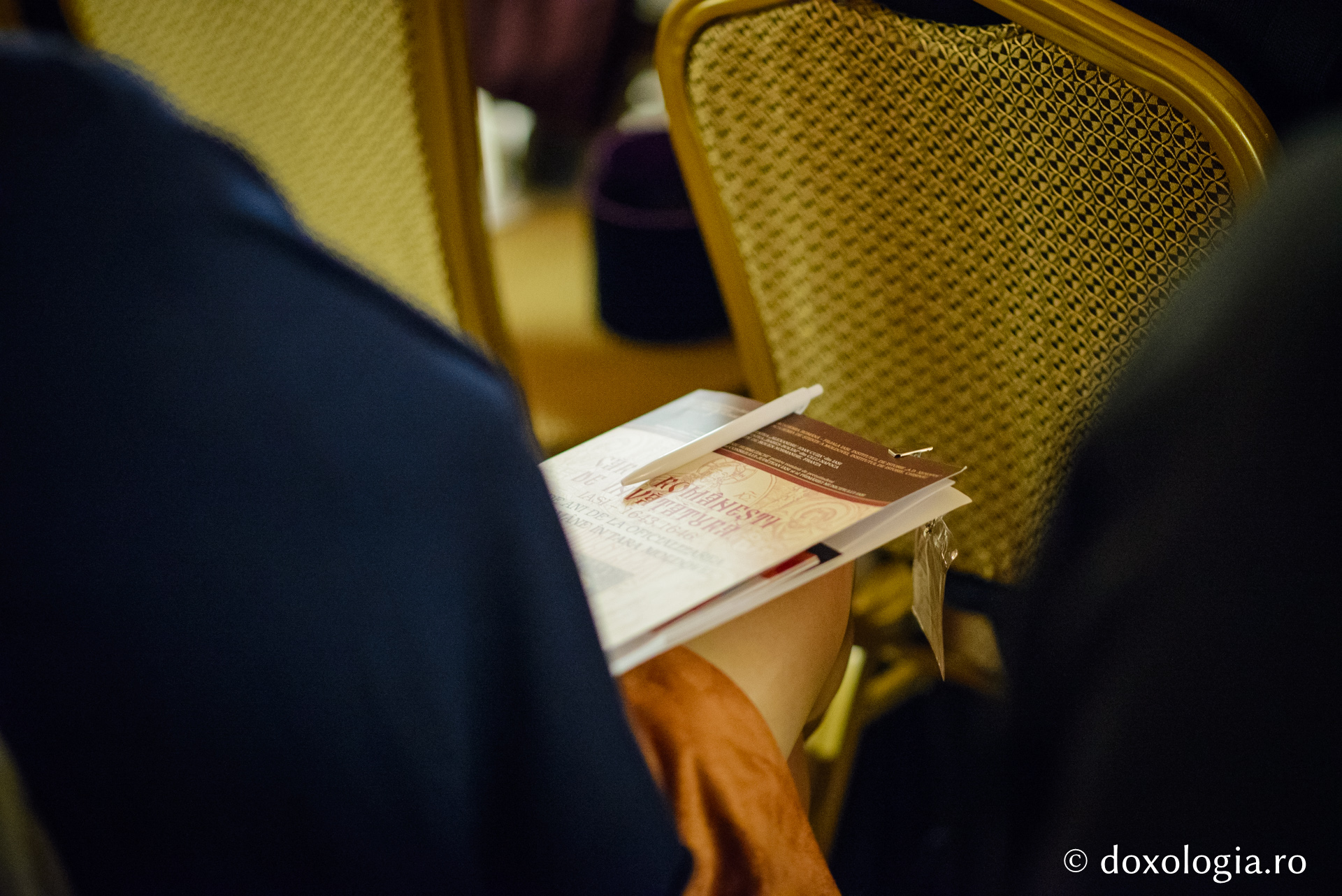 Colocviu la Iași: „O dată cu limba românească s-a învățat și credința ortodoxă” Colocviu la Iași: „O dată cu limba românească s-a învățat și credința ortodoxă”