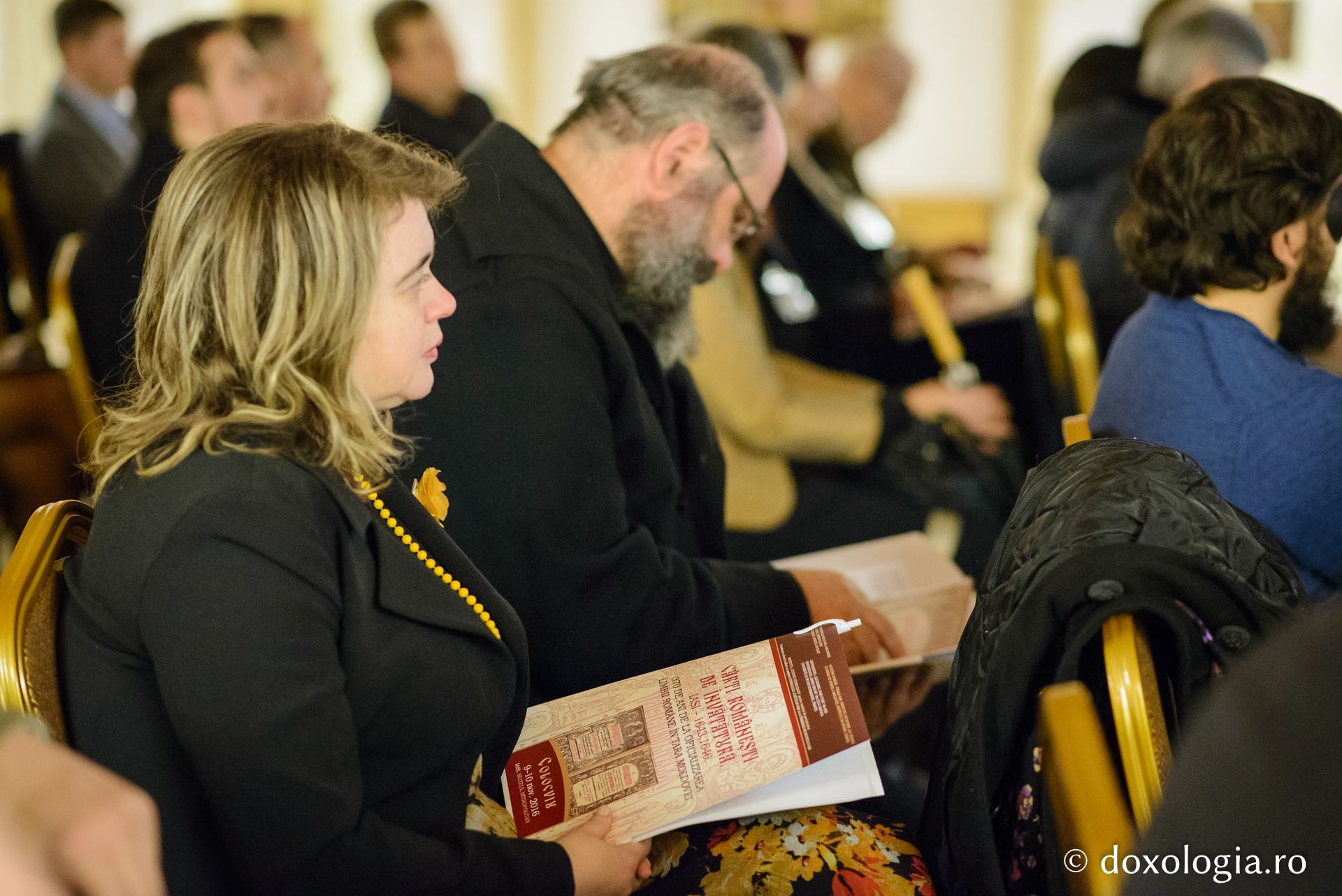 Colocviu la Iași: „O dată cu limba românească s-a învățat și credința ortodoxă” Colocviu la Iași: „O dată cu limba românească s-a învățat și credința ortodoxă”