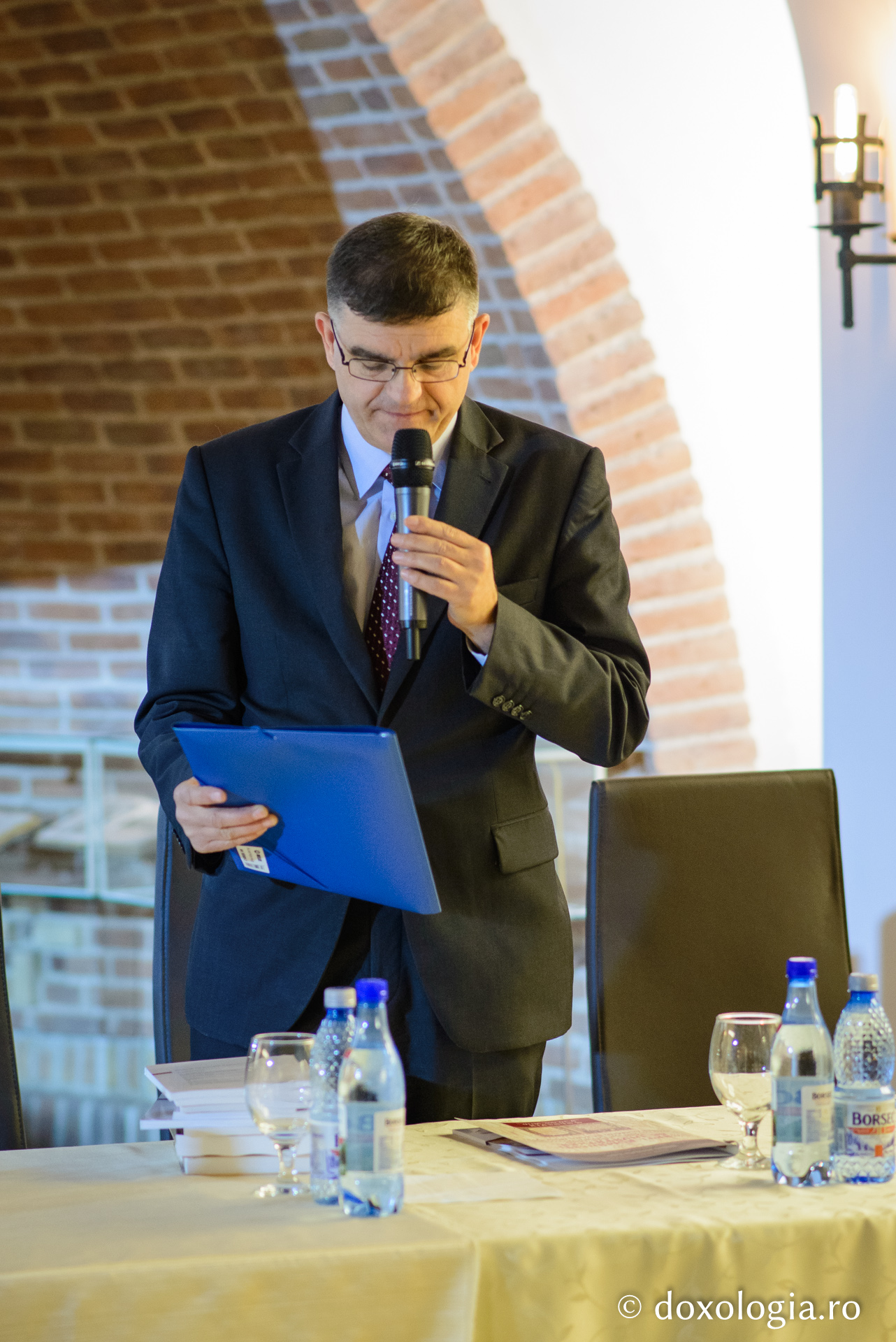 Colocviu la Iași: „O dată cu limba românească s-a învățat și credința ortodoxă” Colocviu la Iași: „O dată cu limba românească s-a învățat și credința ortodoxă”