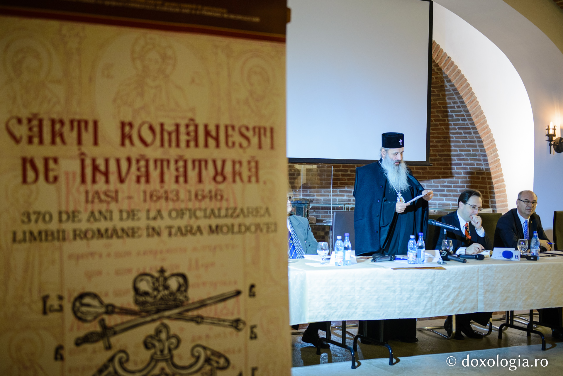 Colocviul Cărţi româneşti de învăţătură. Iaşi – 1643, 1646 (galerie FOTO)