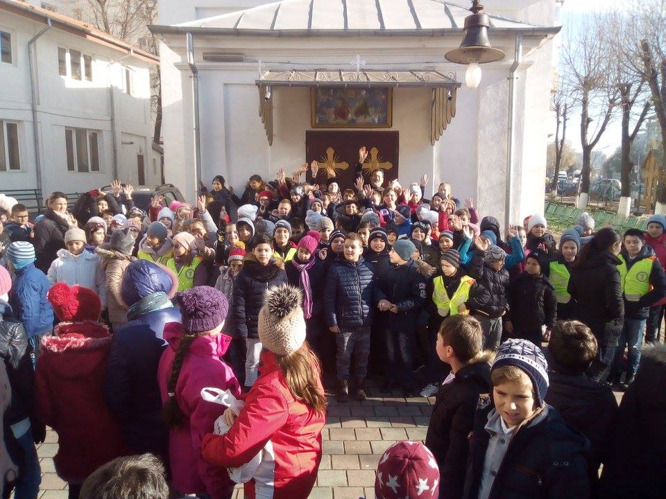 Daruri oferite de elevii Şcolii Gimnaziale „Elena Cuza“ din Iaşi