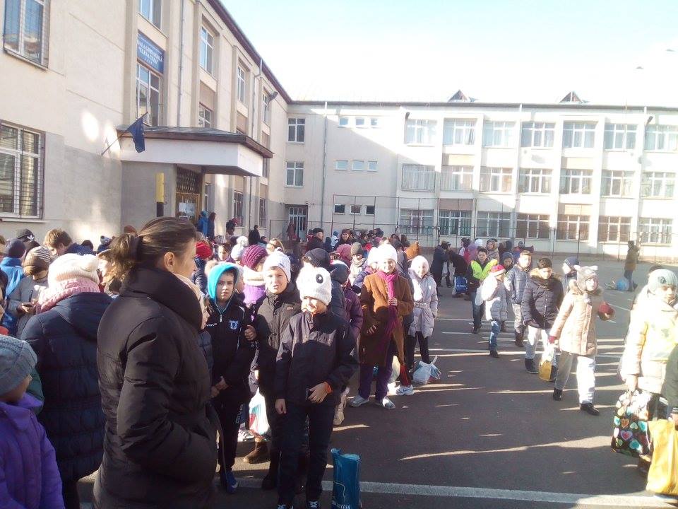 Daruri oferite de elevii Şcolii Gimnaziale „Elena Cuza“ din Iaşi