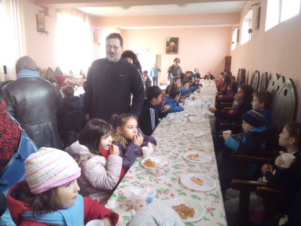 Daruri oferite de elevii Şcolii Gimnaziale „Elena Cuza“ din Iaşi