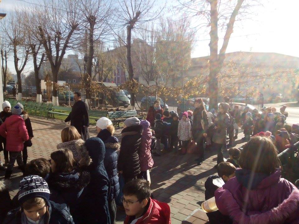 Daruri oferite de elevii Şcolii Gimnaziale „Elena Cuza“ din Iaşi