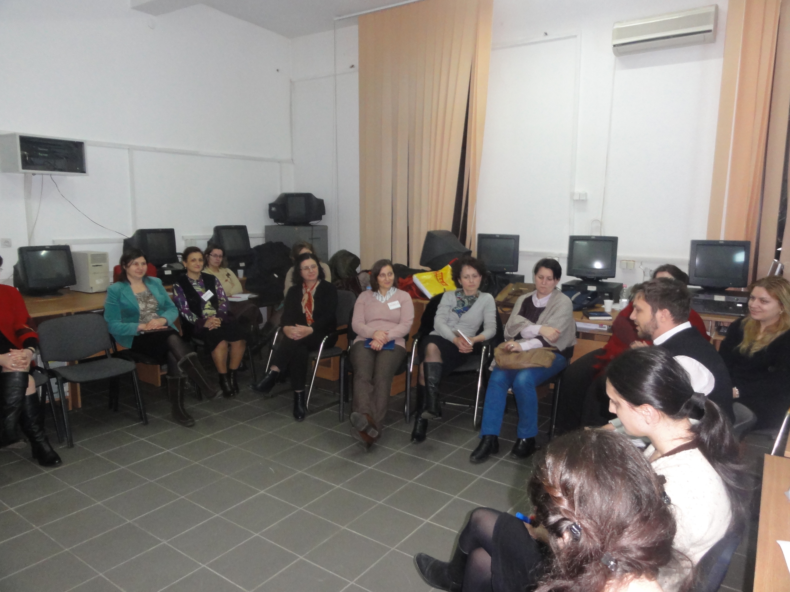 Peste 70 de profesori la cursul „Educaţie pentru o dezvoltare sănătoasă a adolescentului“