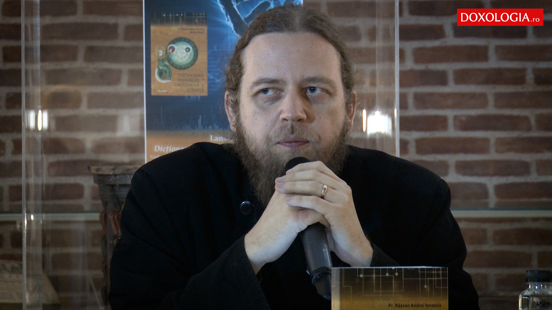 (Video) De la limba(jul) științei la limba(jul) credinței. Mărturie de traducător – Părintele Răzvan Ionescu | partea I
