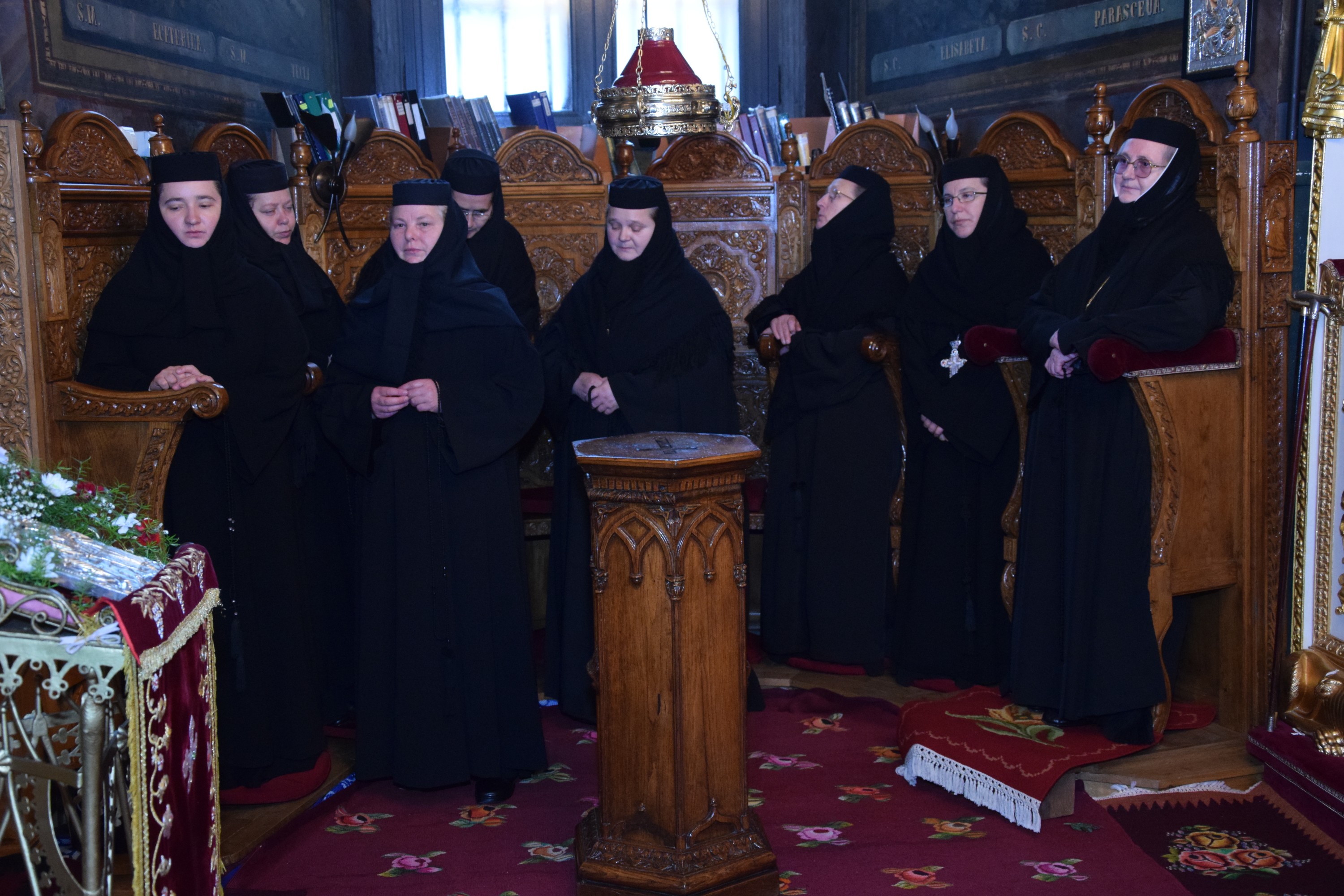 Sfinții Arhangheli, sărbătoriți prin Liturghie arhierească la Mănăstirea Agapia