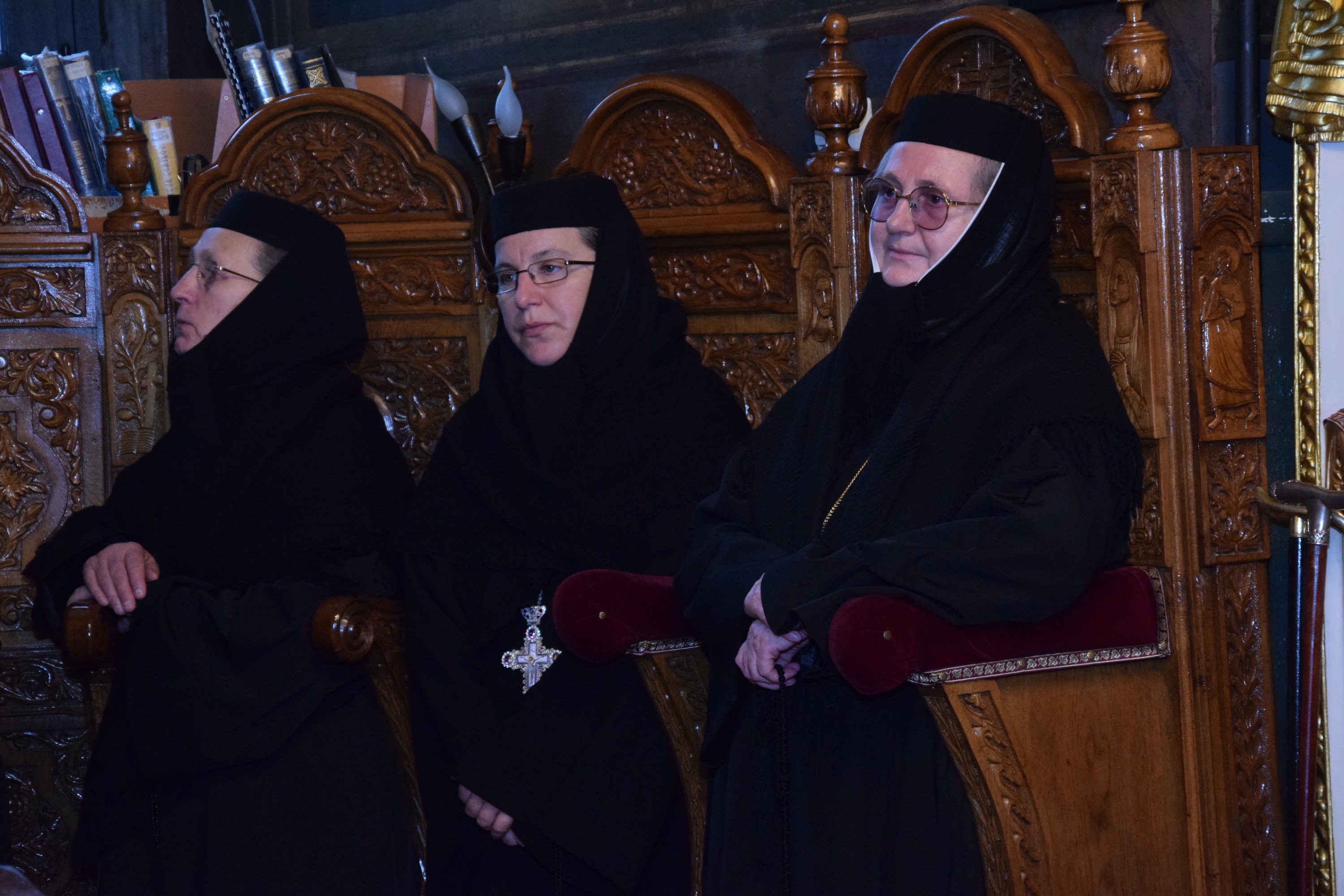 Sfinții Arhangheli, sărbătoriți prin Liturghie arhierească la Mănăstirea Agapia