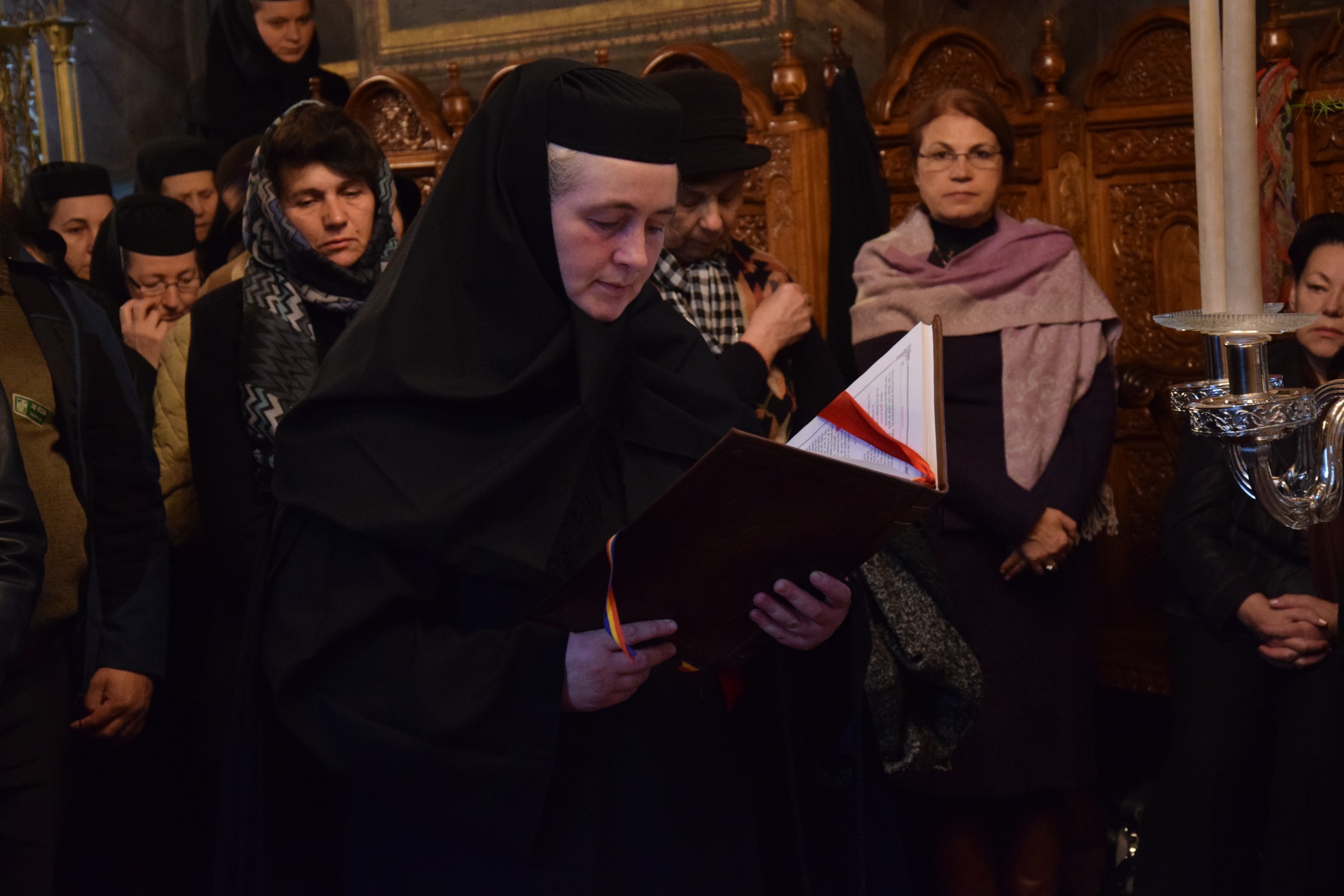 Sfinții Arhangheli, sărbătoriți prin Liturghie arhierească la Mănăstirea Agapia