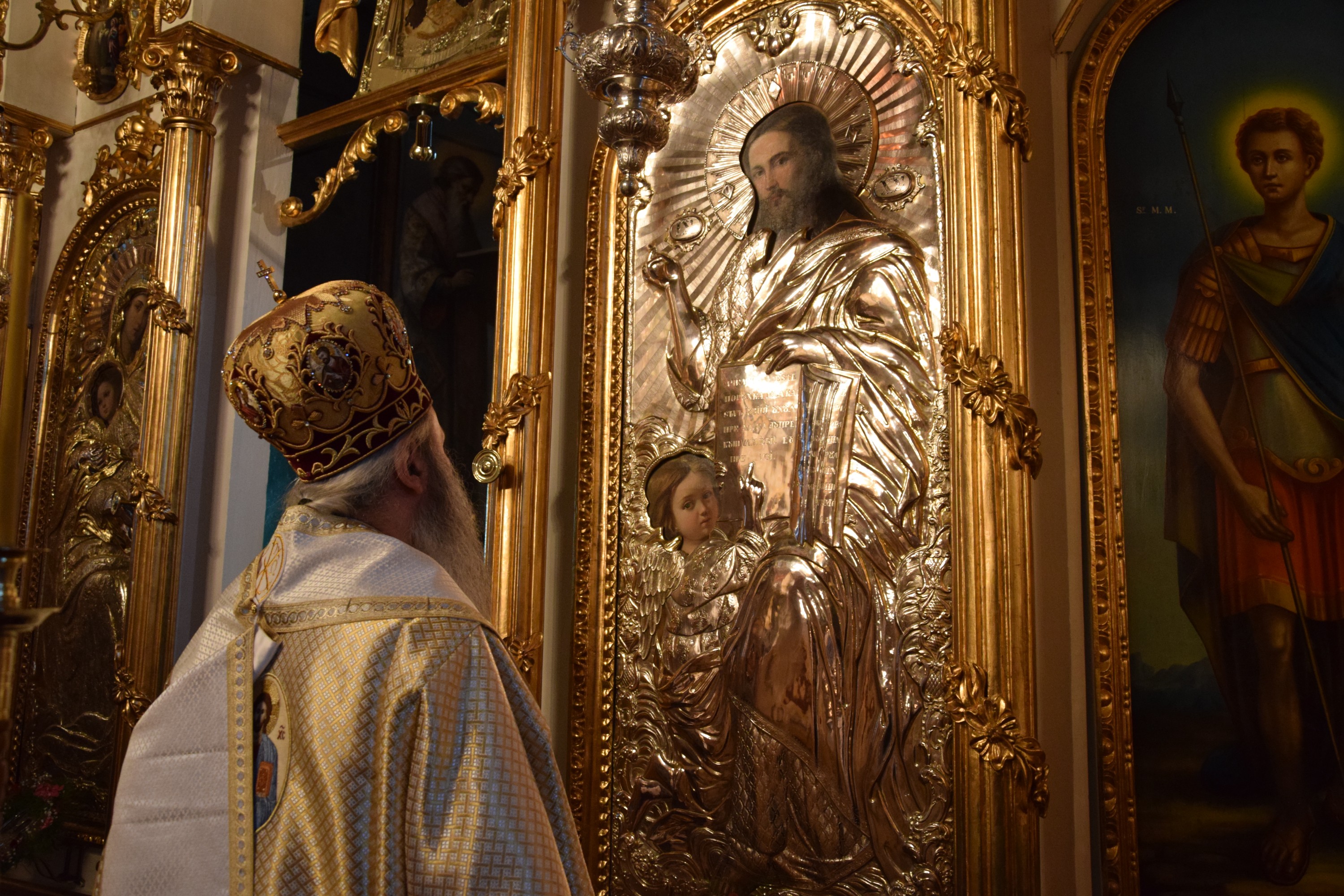 Sfinții Arhangheli, sărbătoriți prin Liturghie arhierească la Mănăstirea Agapia