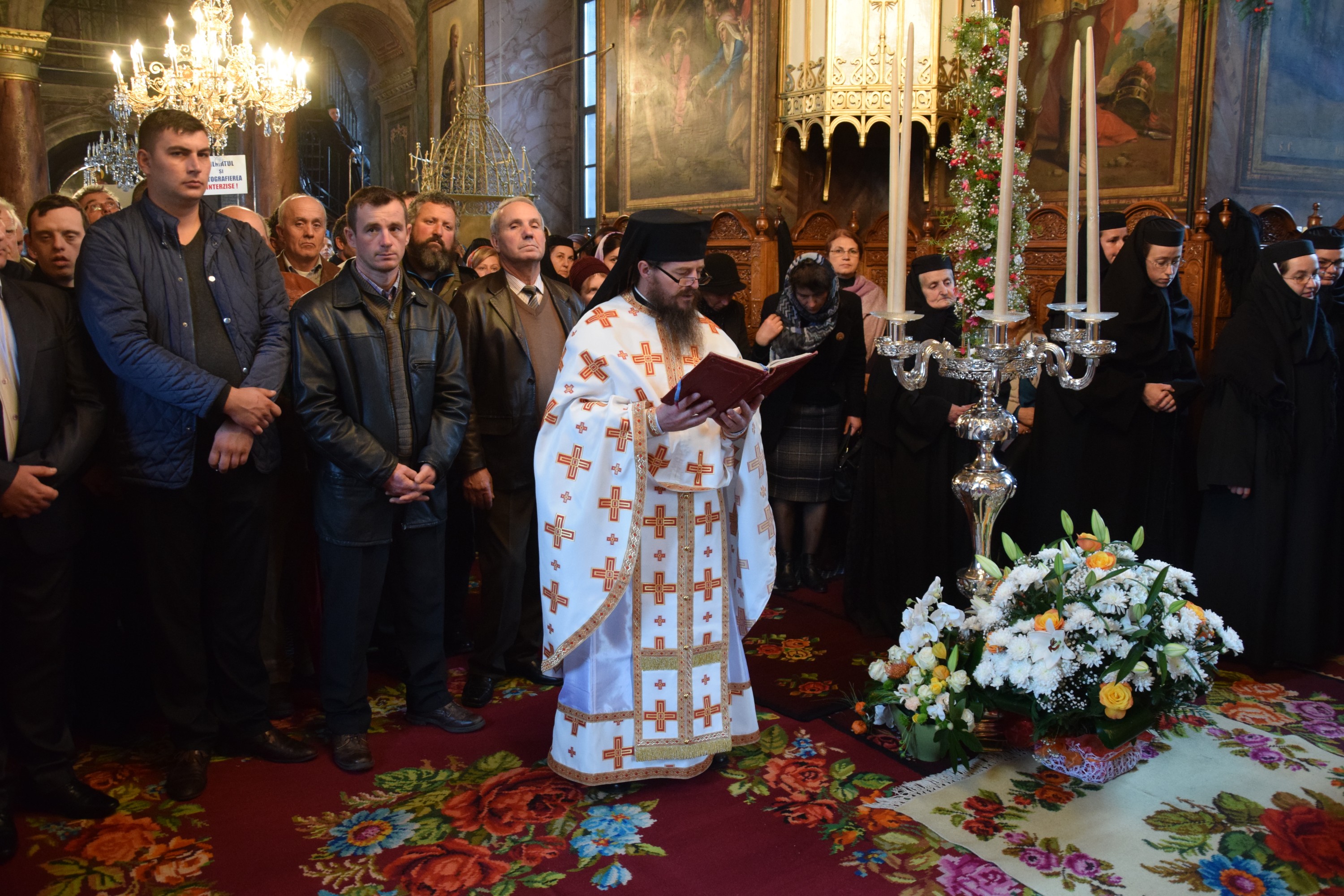 Sfinții Arhangheli, sărbătoriți prin Liturghie arhierească la Mănăstirea Agapia
