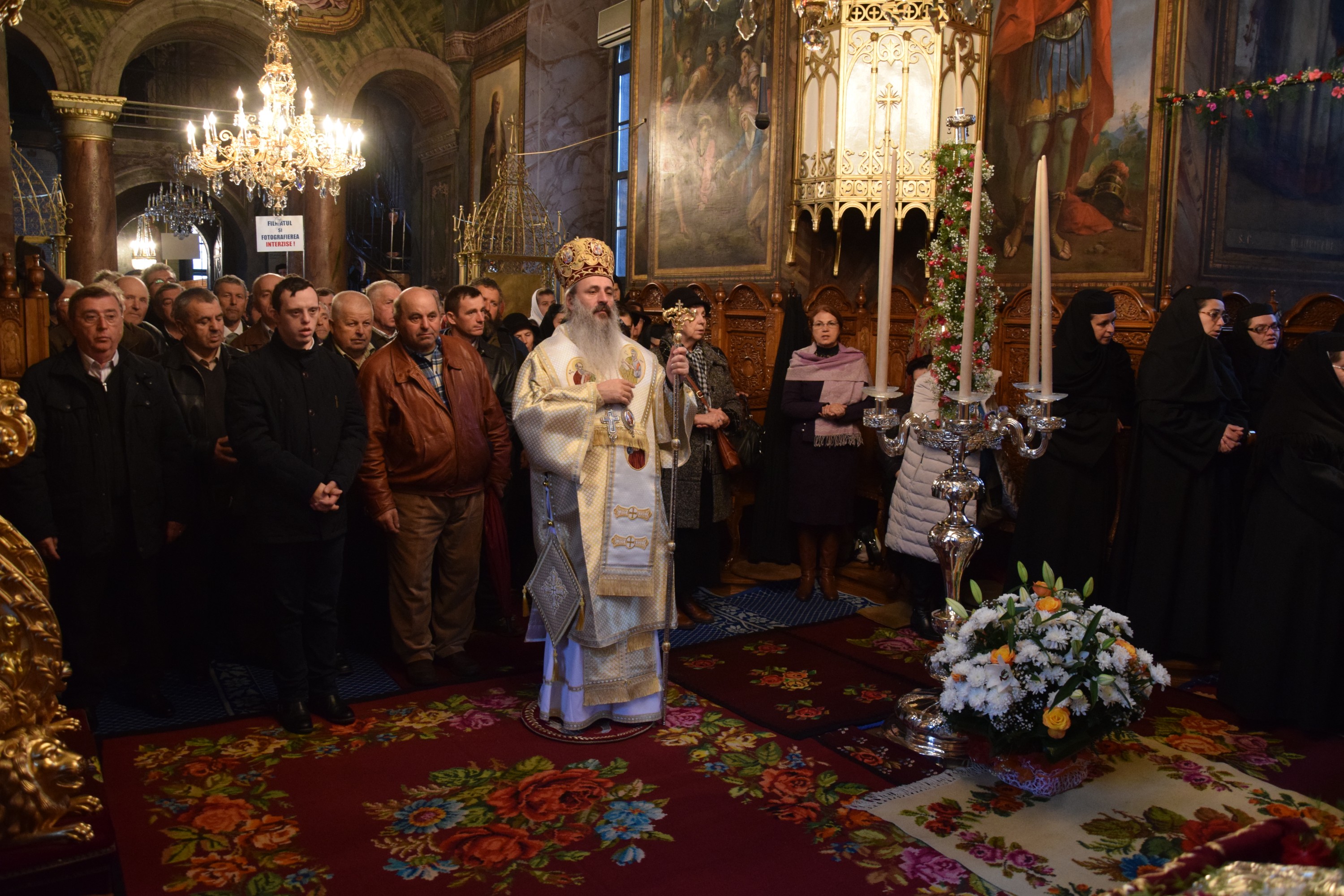 Sfinții Arhangheli, sărbătoriți prin Liturghie arhierească la Mănăstirea Agapia