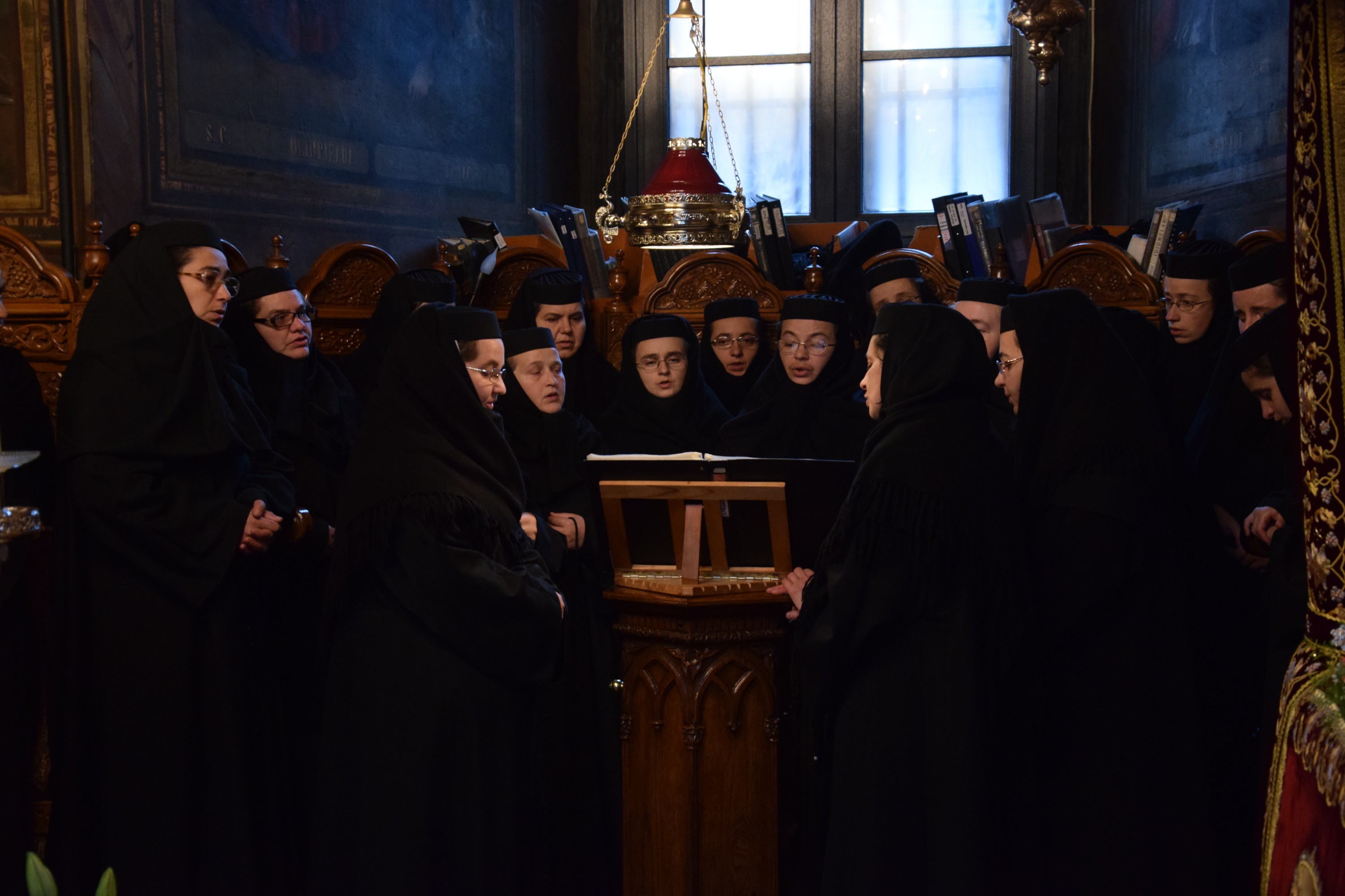 Sfinții Arhangheli, sărbătoriți prin Liturghie arhierească la Mănăstirea Agapia