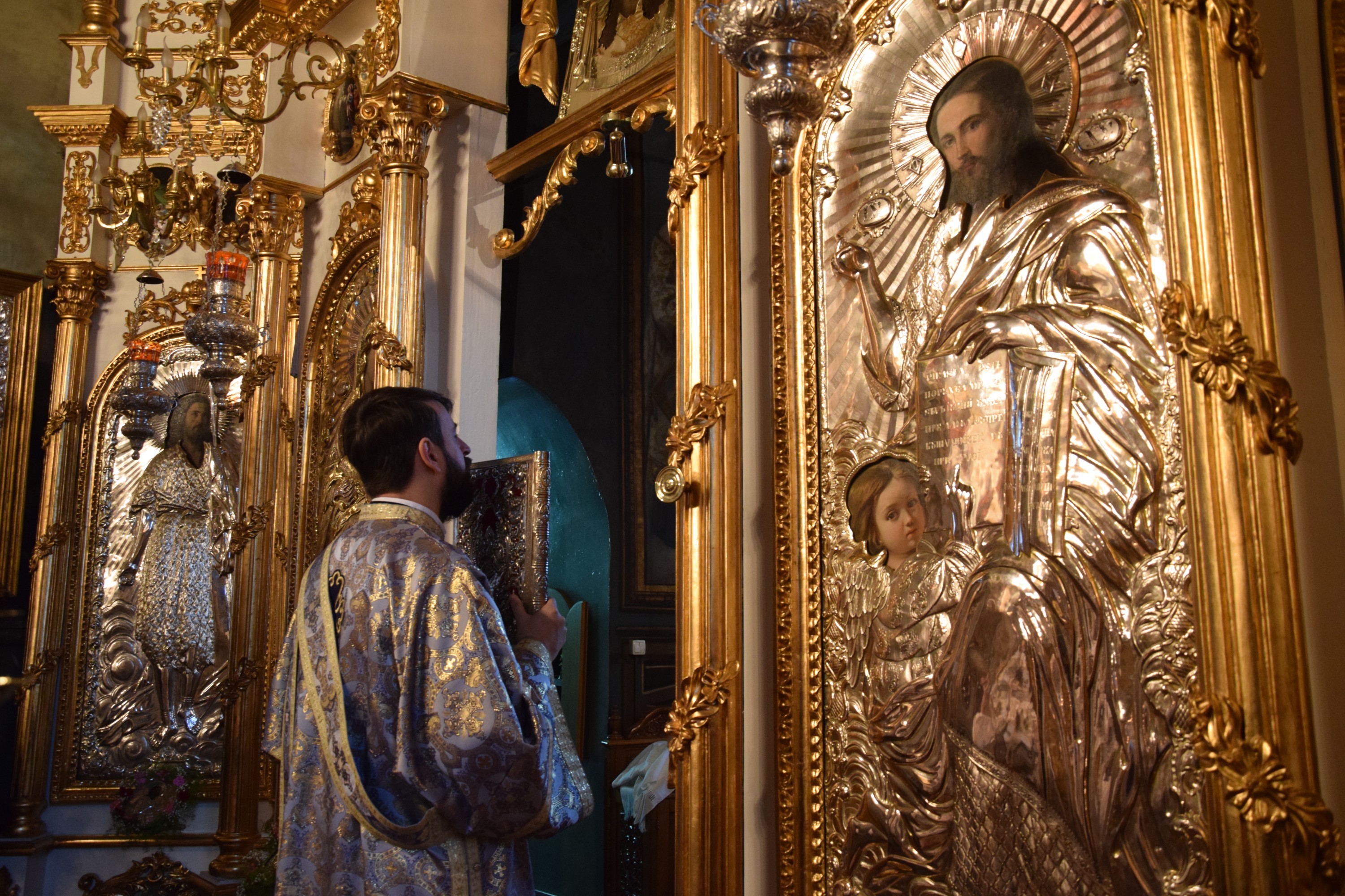 Sfinții Arhangheli, sărbătoriți prin Liturghie arhierească la Mănăstirea Agapia