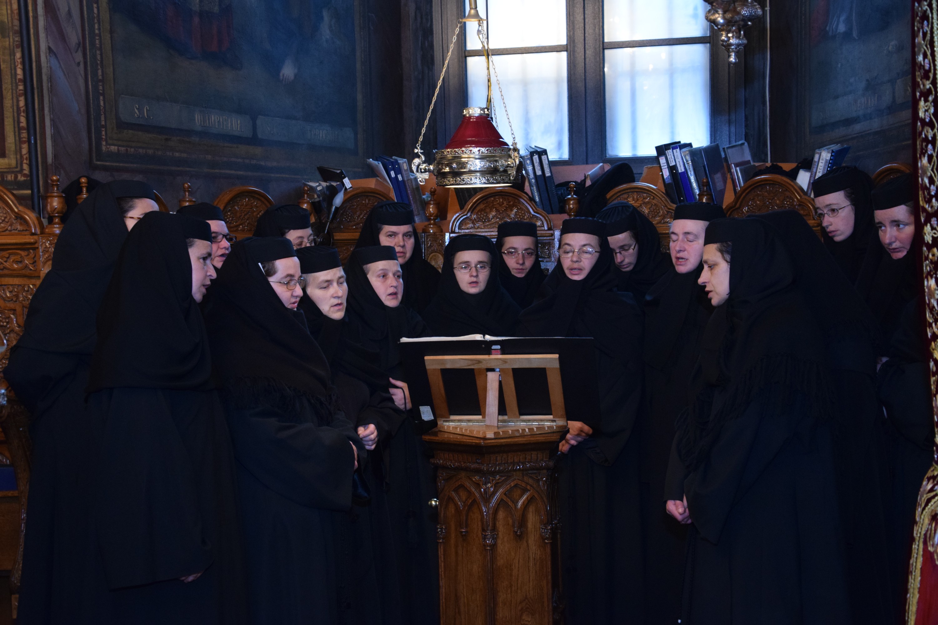 Sfinții Arhangheli, sărbătoriți prin Liturghie arhierească la Mănăstirea Agapia