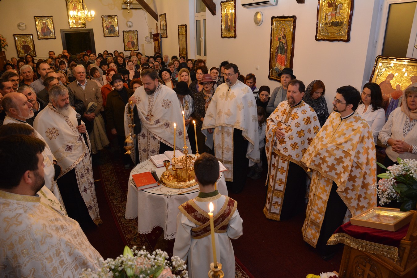 Sfinţii Arhangheli, sărbătoriţi în cartierul ieşean Canta
