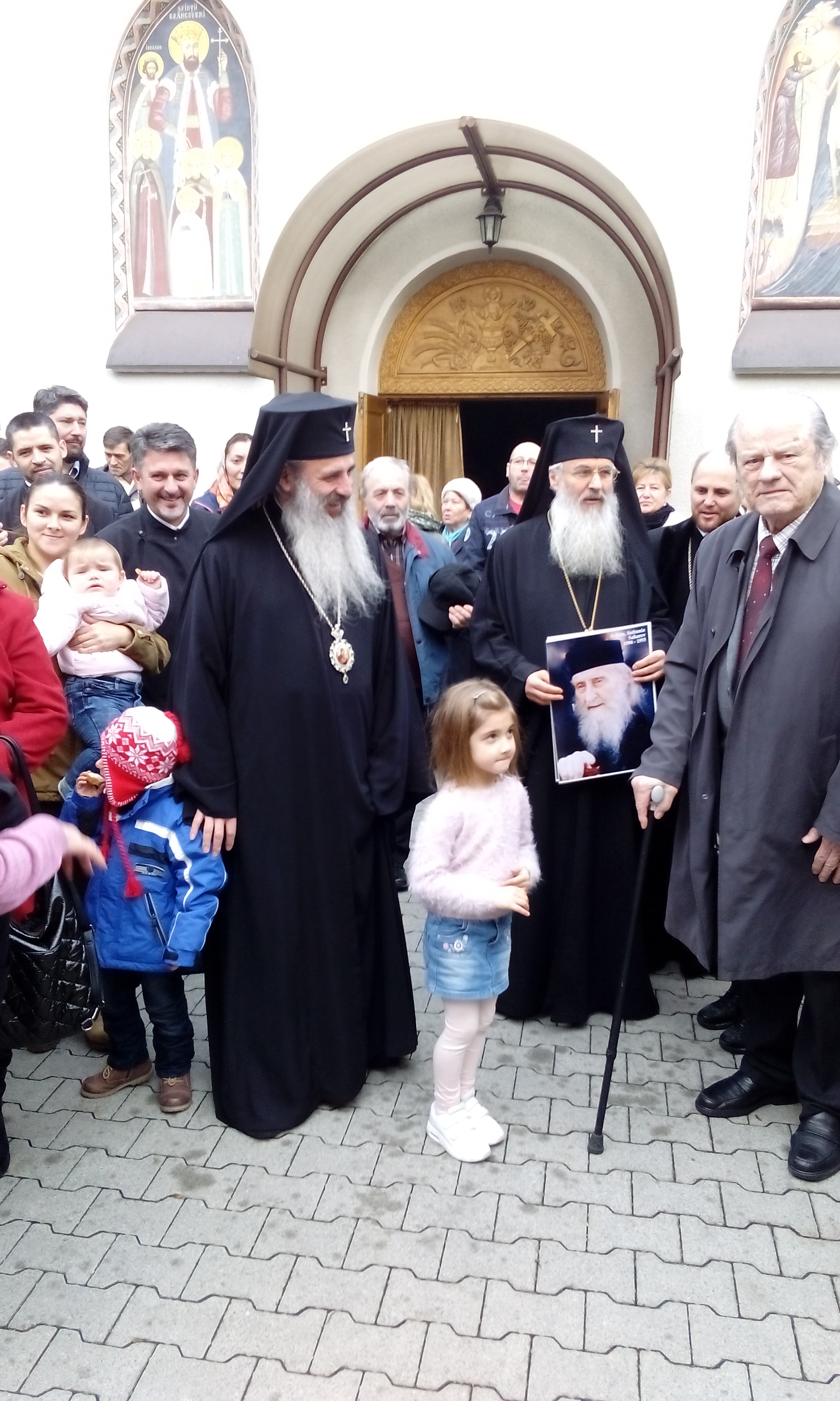 Doi ierarhi au slujit la Catedrala mitropolitană din Nürnberg de sărbătoarea Intrarea în Biserică a Maicii Domnului Doi ierarhi au slujit la Catedrala mitropolitană din Nürnberg de sărbătoarea Intrarea în Biserică a Maicii Domnului