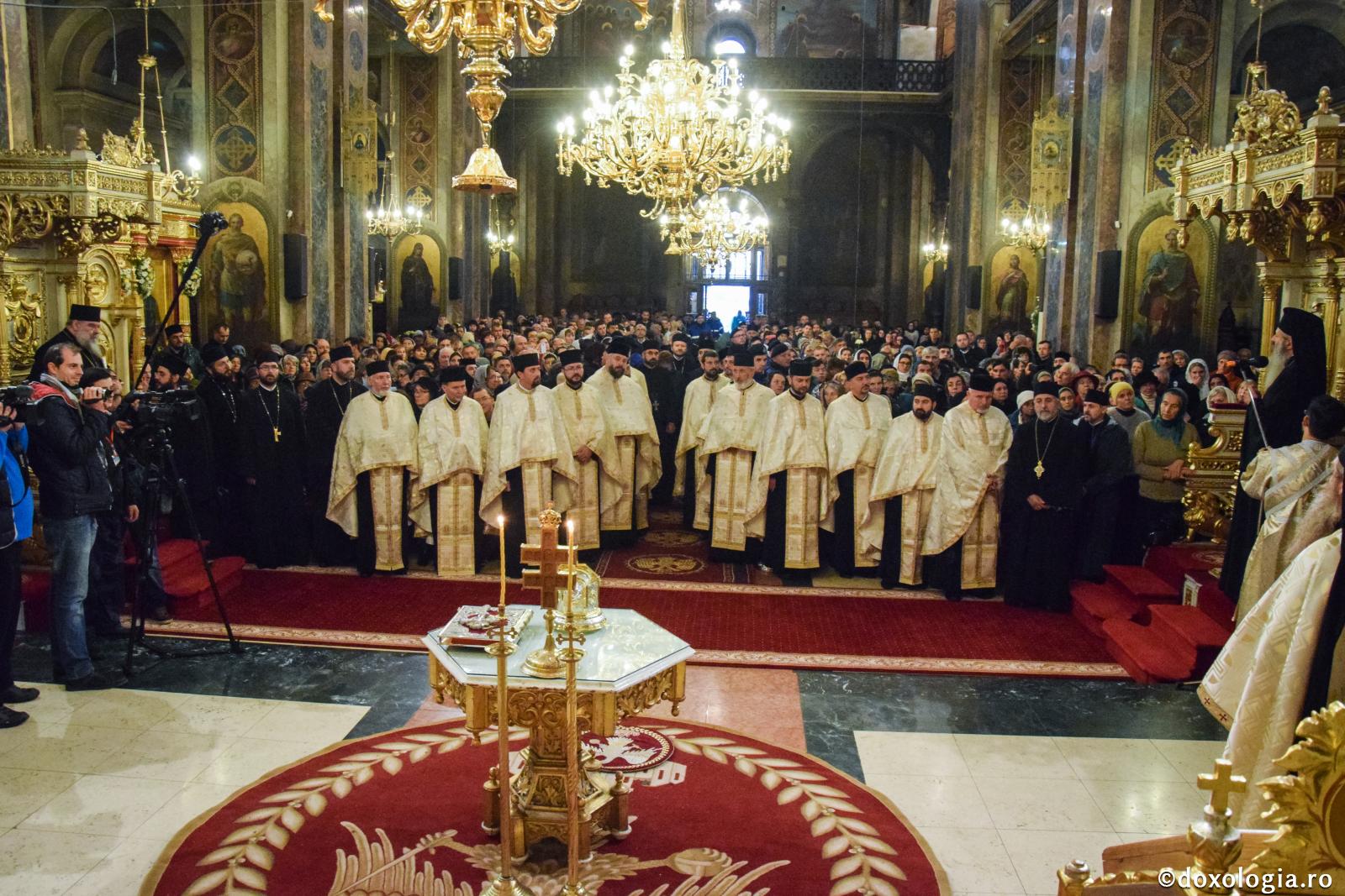 întâmpinarea moaștelor Sfântului Neofit