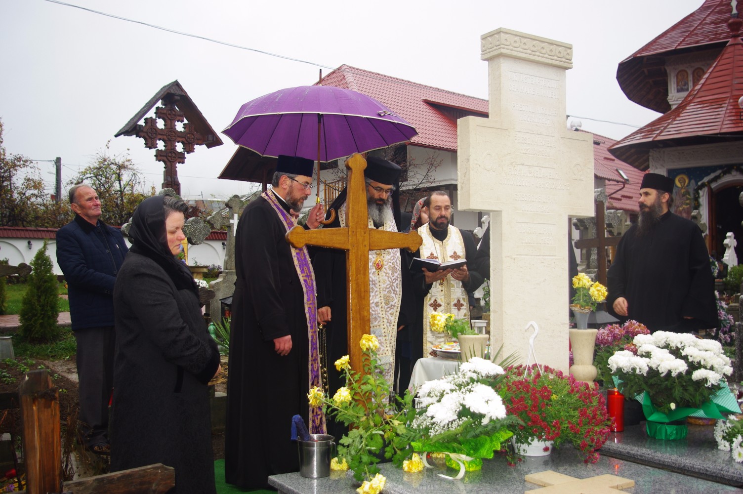 Liturghie arhierească la Târgu Neamţ