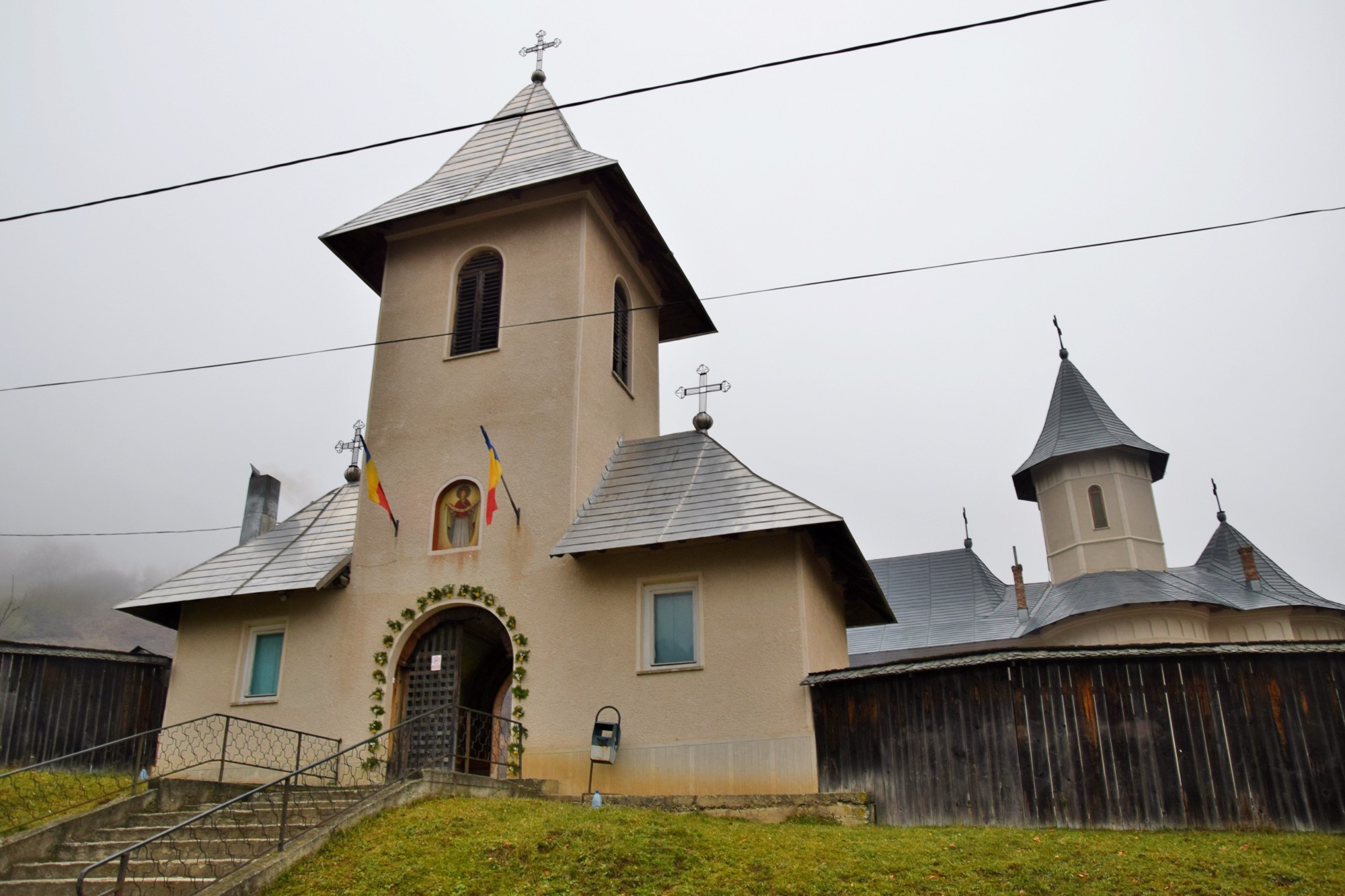 Hram la Mănăstirea Peștera: „Dumnezeu a început lucrarea Sa de mântuire încă de la aducerea la templu a Maicii Domnului”