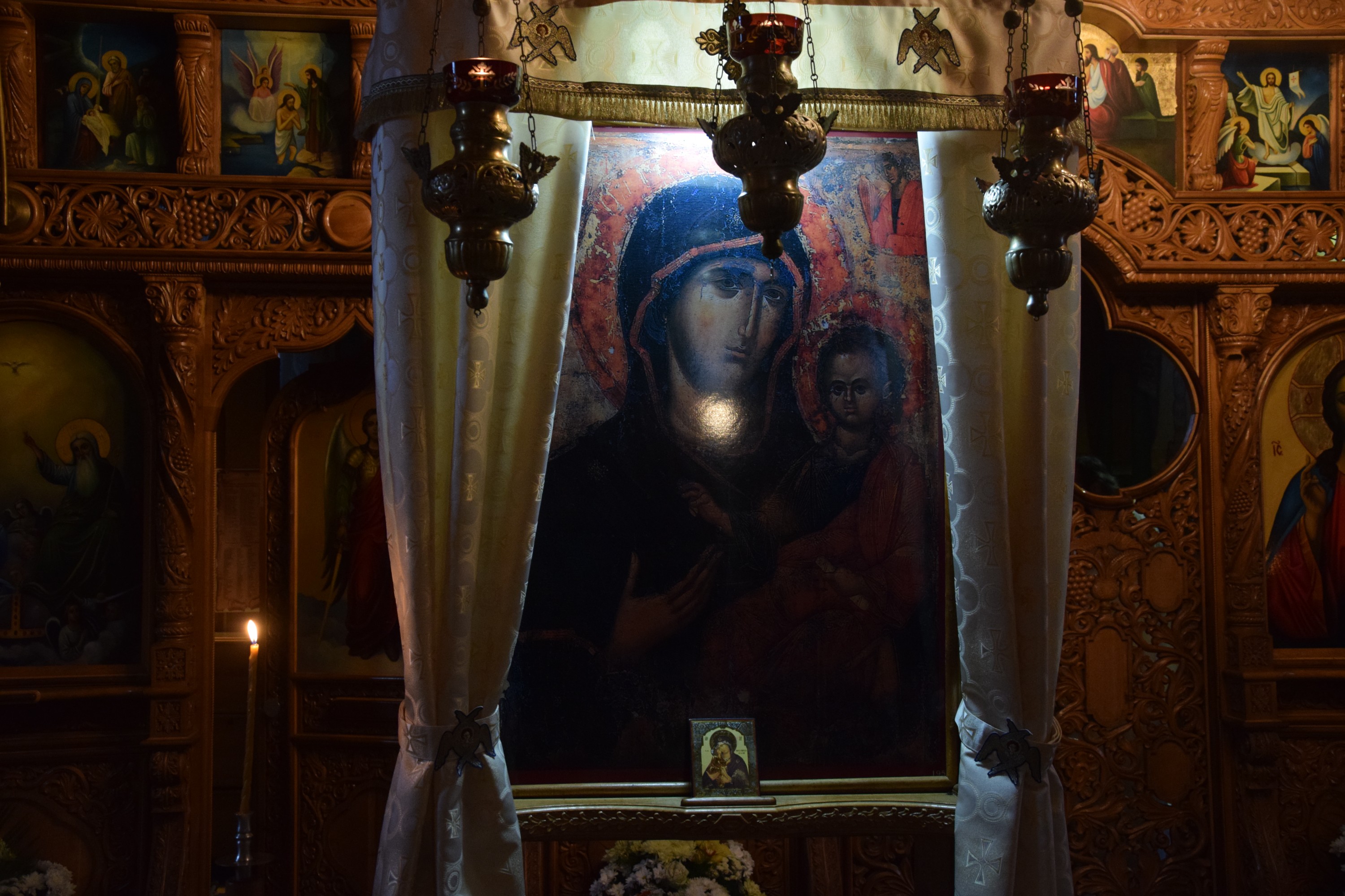 Hram la Mănăstirea Peștera: „Dumnezeu a început lucrarea Sa de mântuire încă de la aducerea la templu a Maicii Domnului”