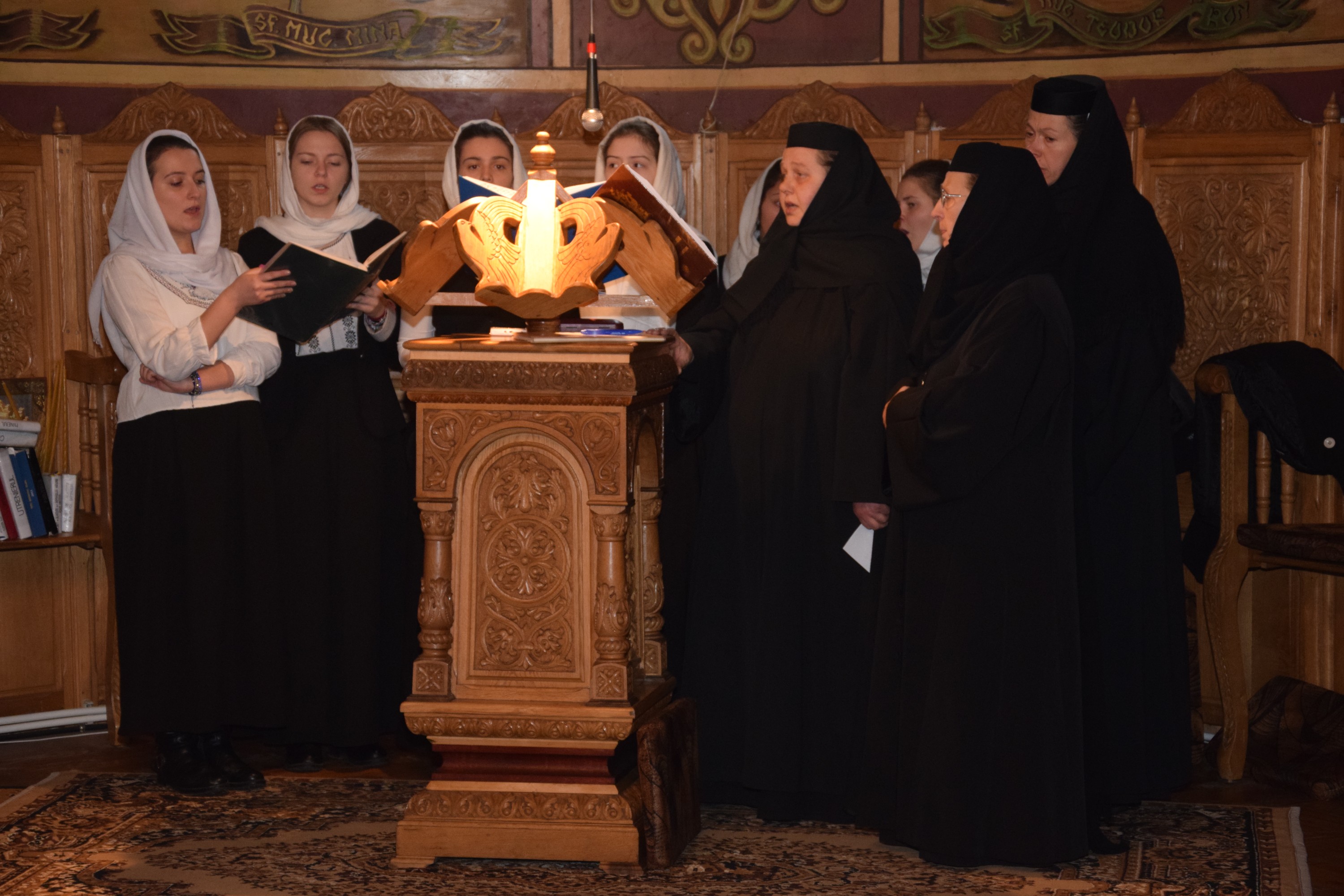 Hram la Mănăstirea Peștera: „Dumnezeu a început lucrarea Sa de mântuire încă de la aducerea la templu a Maicii Domnului”