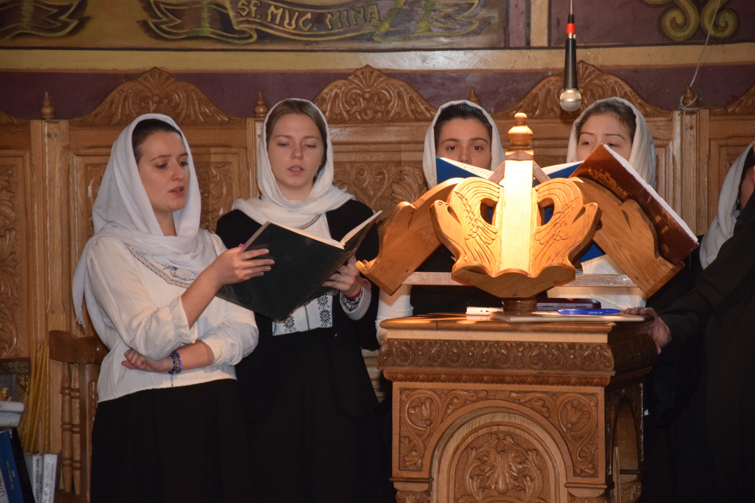 Hram la Mănăstirea Peștera: „Dumnezeu a început lucrarea Sa de mântuire încă de la aducerea la templu a Maicii Domnului”