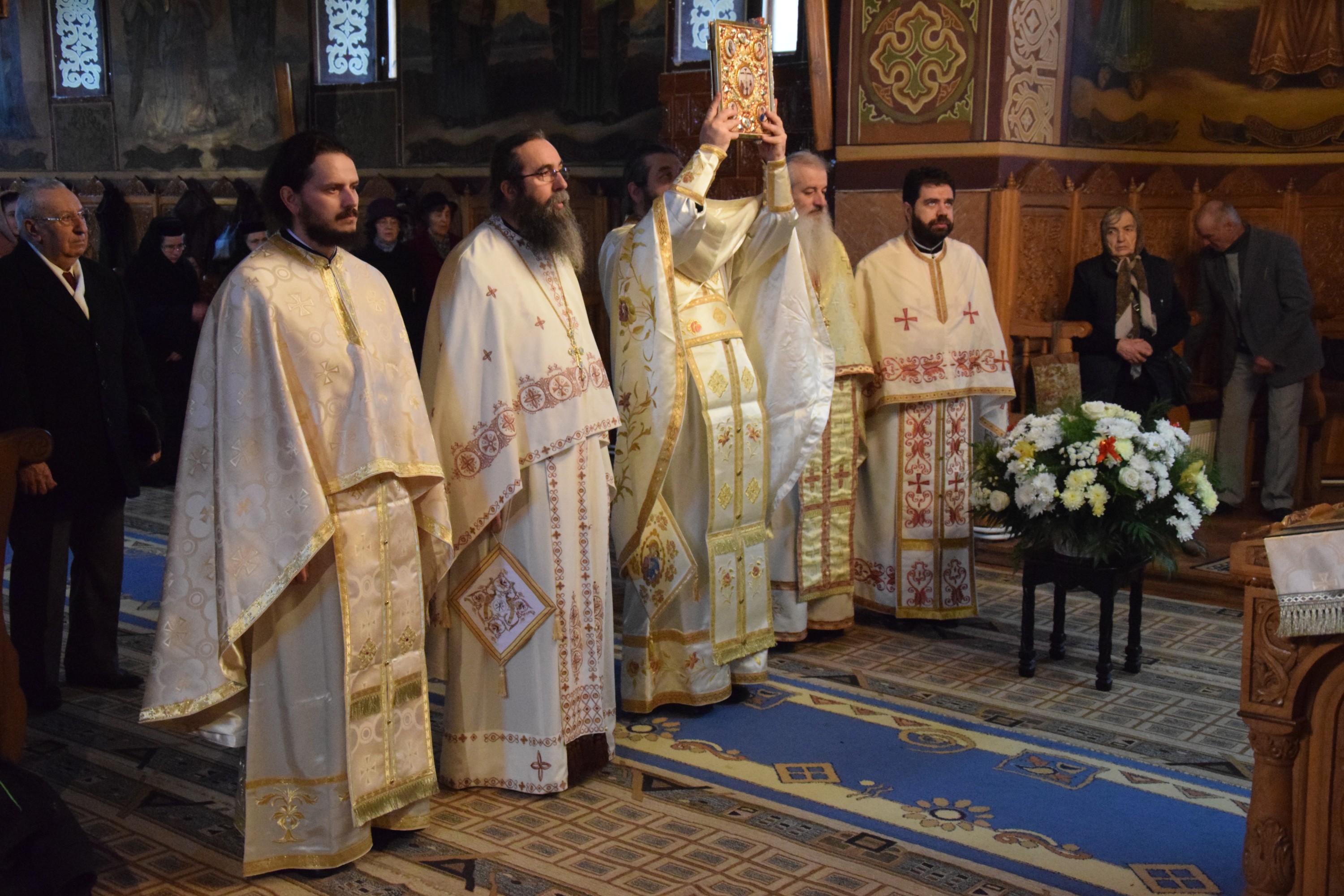 Hram la Mănăstirea Peștera: „Dumnezeu a început lucrarea Sa de mântuire încă de la aducerea la templu a Maicii Domnului”