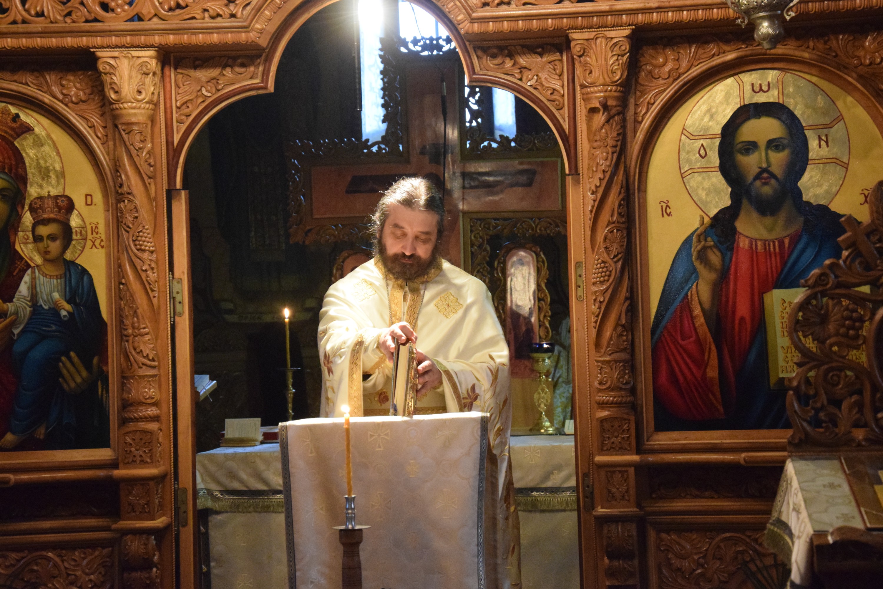 Hram la Mănăstirea Peștera: „Dumnezeu a început lucrarea Sa de mântuire încă de la aducerea la templu a Maicii Domnului”