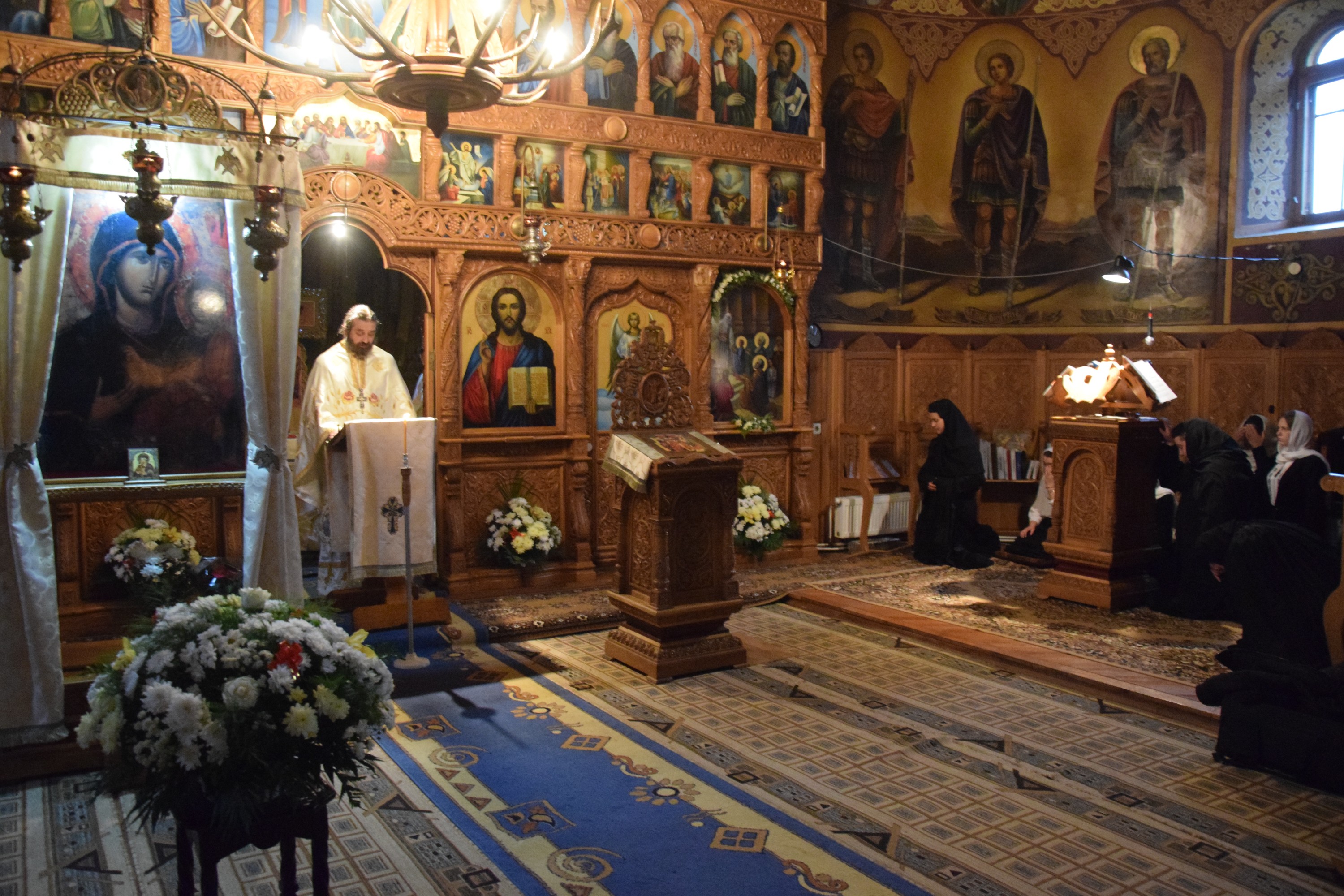 Hram la Mănăstirea Peștera: „Dumnezeu a început lucrarea Sa de mântuire încă de la aducerea la templu a Maicii Domnului”