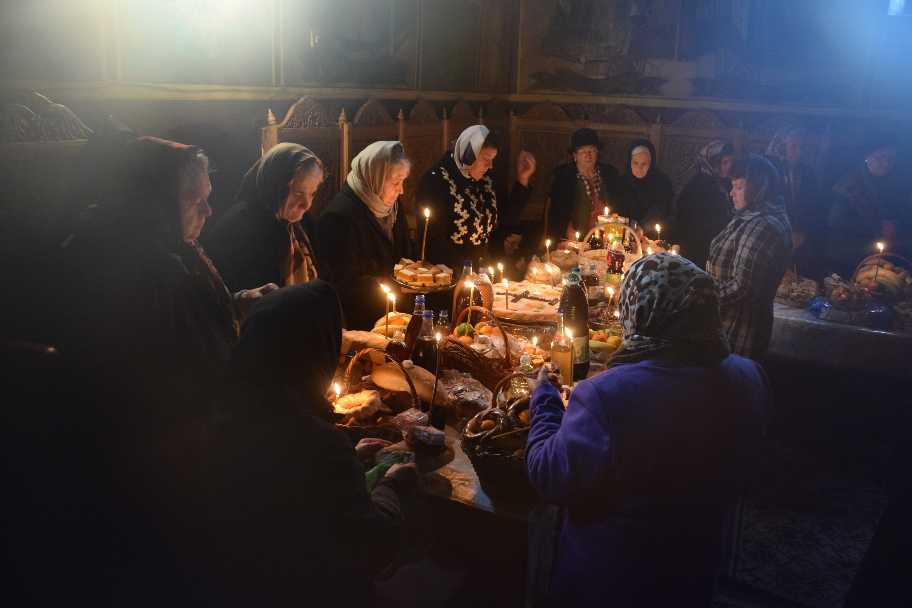 Hram la Mănăstirea Peștera: „Dumnezeu a început lucrarea Sa de mântuire încă de la aducerea la templu a Maicii Domnului”