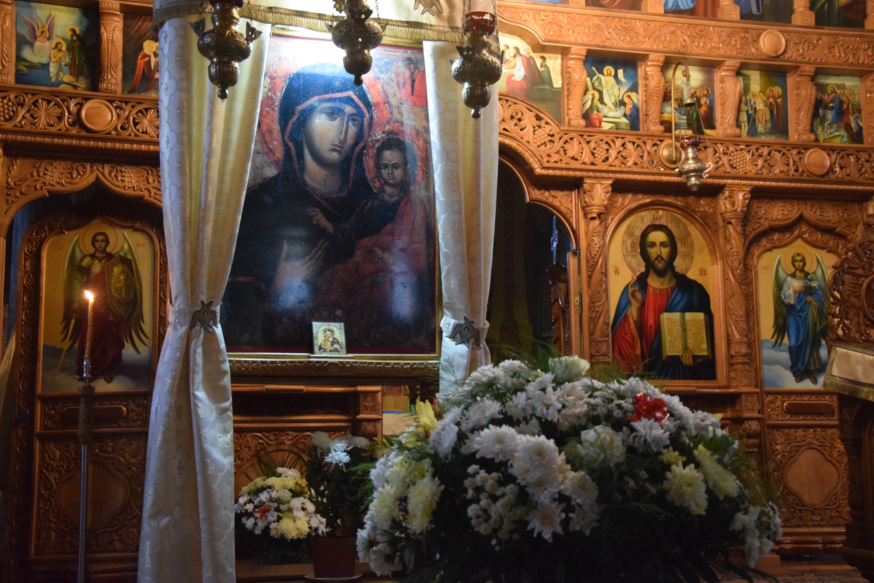 Hram la Mănăstirea Peștera: „Dumnezeu a început lucrarea Sa de mântuire încă de la aducerea la templu a Maicii Domnului”