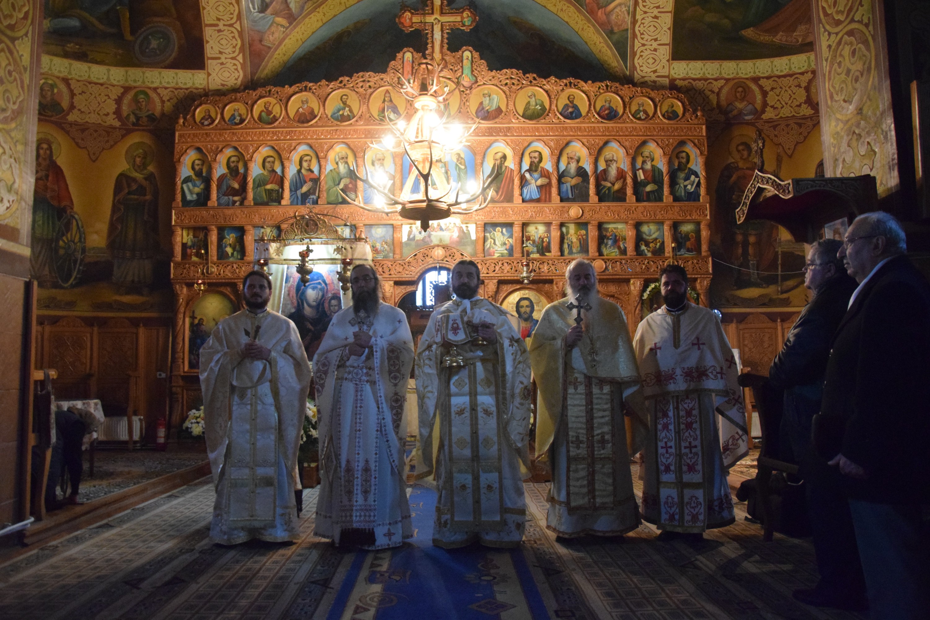 Hram la Mănăstirea Peștera: „Dumnezeu a început lucrarea Sa de mântuire încă de la aducerea la templu a Maicii Domnului”