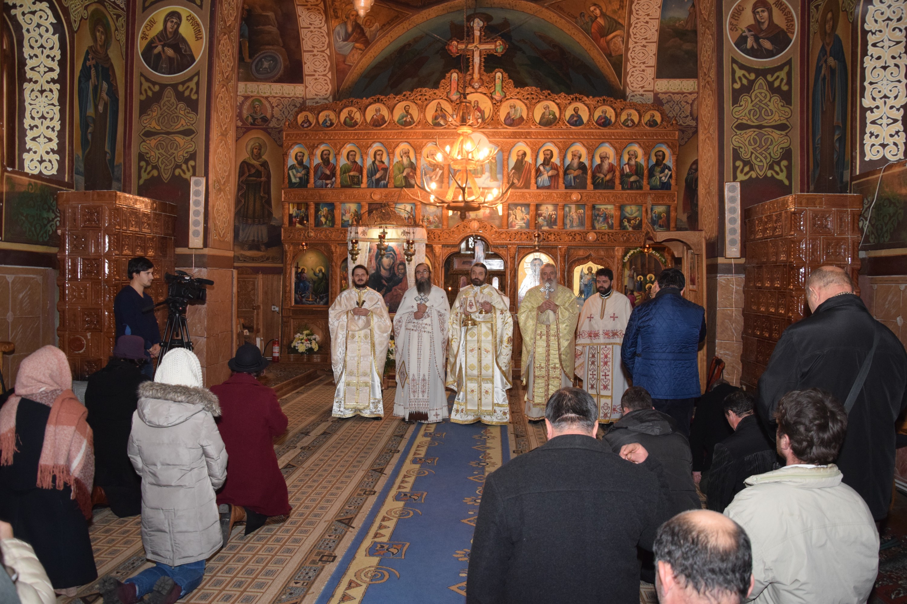 Hram la Mănăstirea Peștera: „Dumnezeu a început lucrarea Sa de mântuire încă de la aducerea la templu a Maicii Domnului”