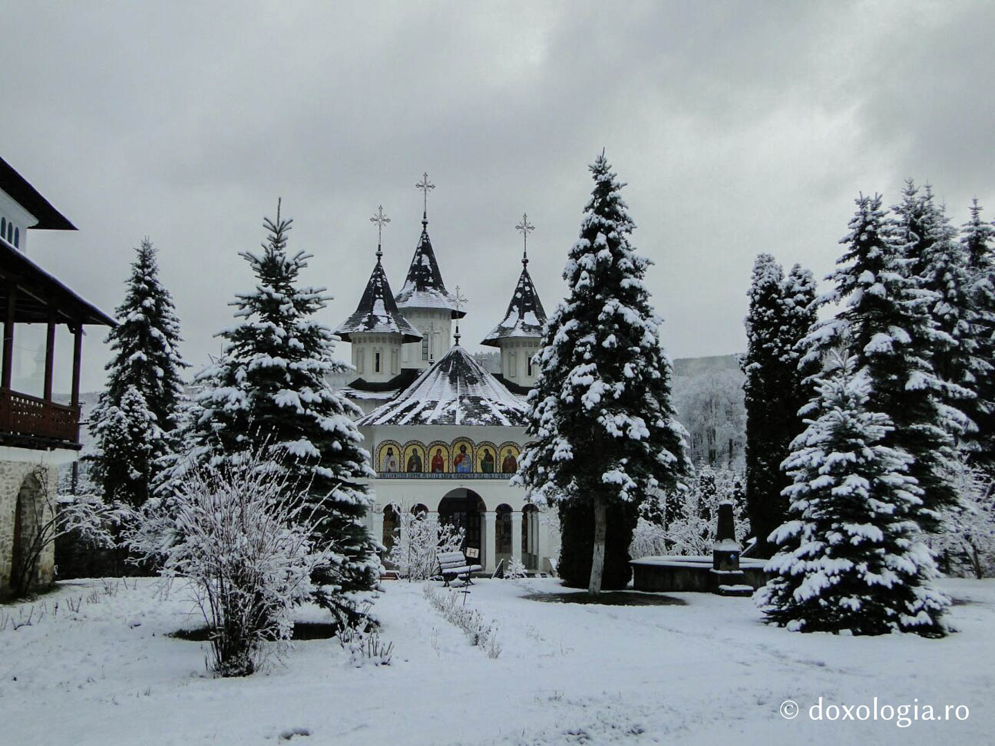 (Foto) Iarna la Mănăstirea Sihăstria