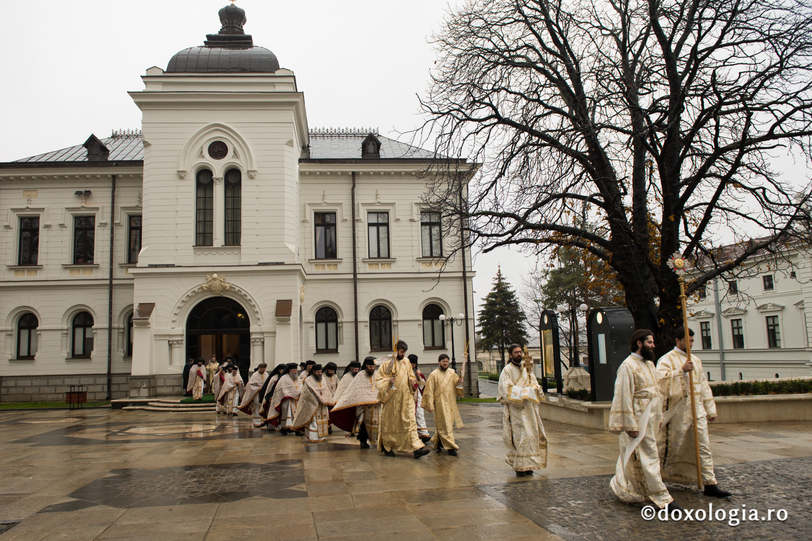 Comuniune întru Hristos, în cadrul Sfintei Liturghii, la Catedrala Mitropolitană din Iași (galerie FOTO)
