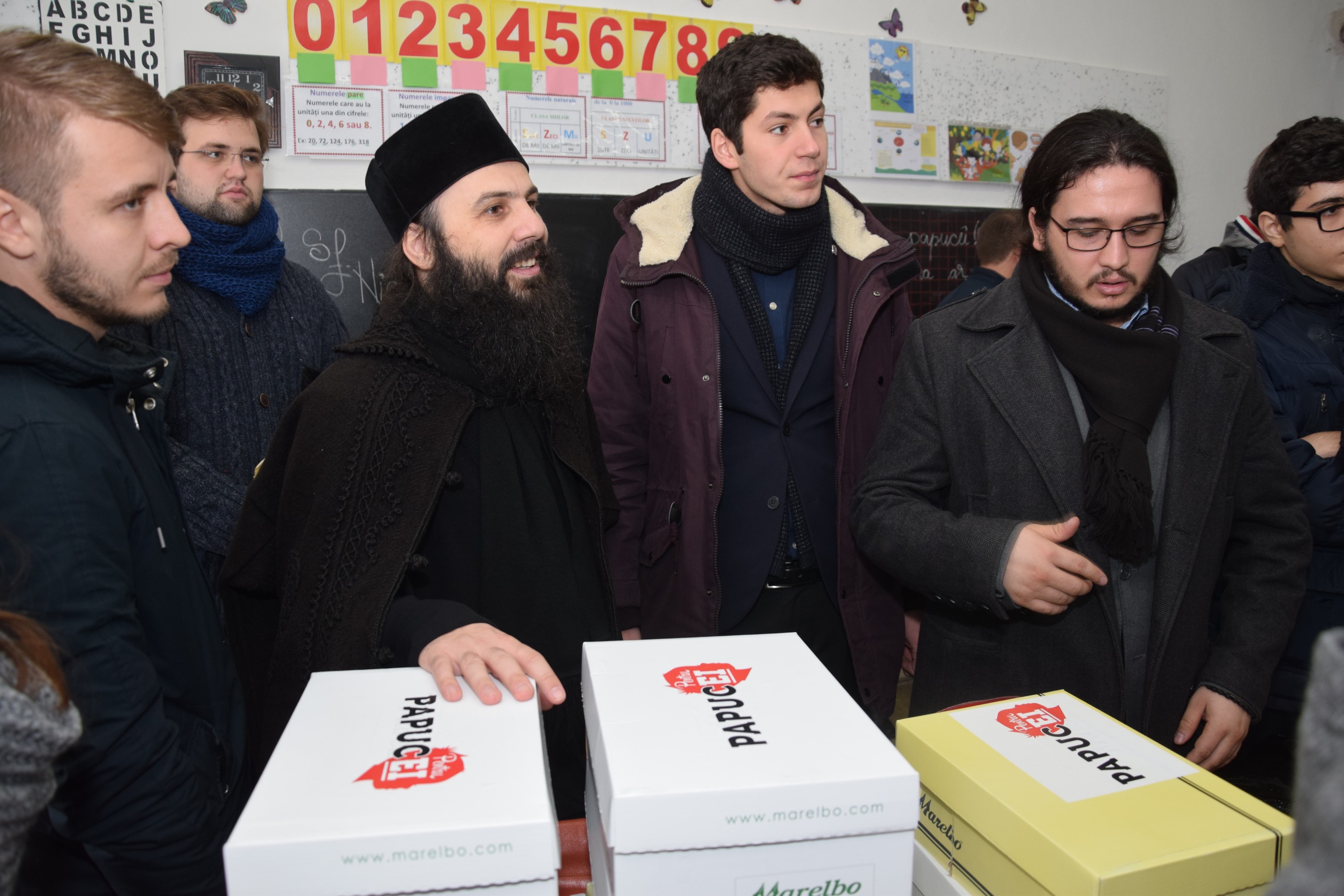 Proiectele Colegiului „Sfântul Nicolae” în Piscu Rusului: renovarea școlii și încălțăminte de iarnă pentru 43 de copii