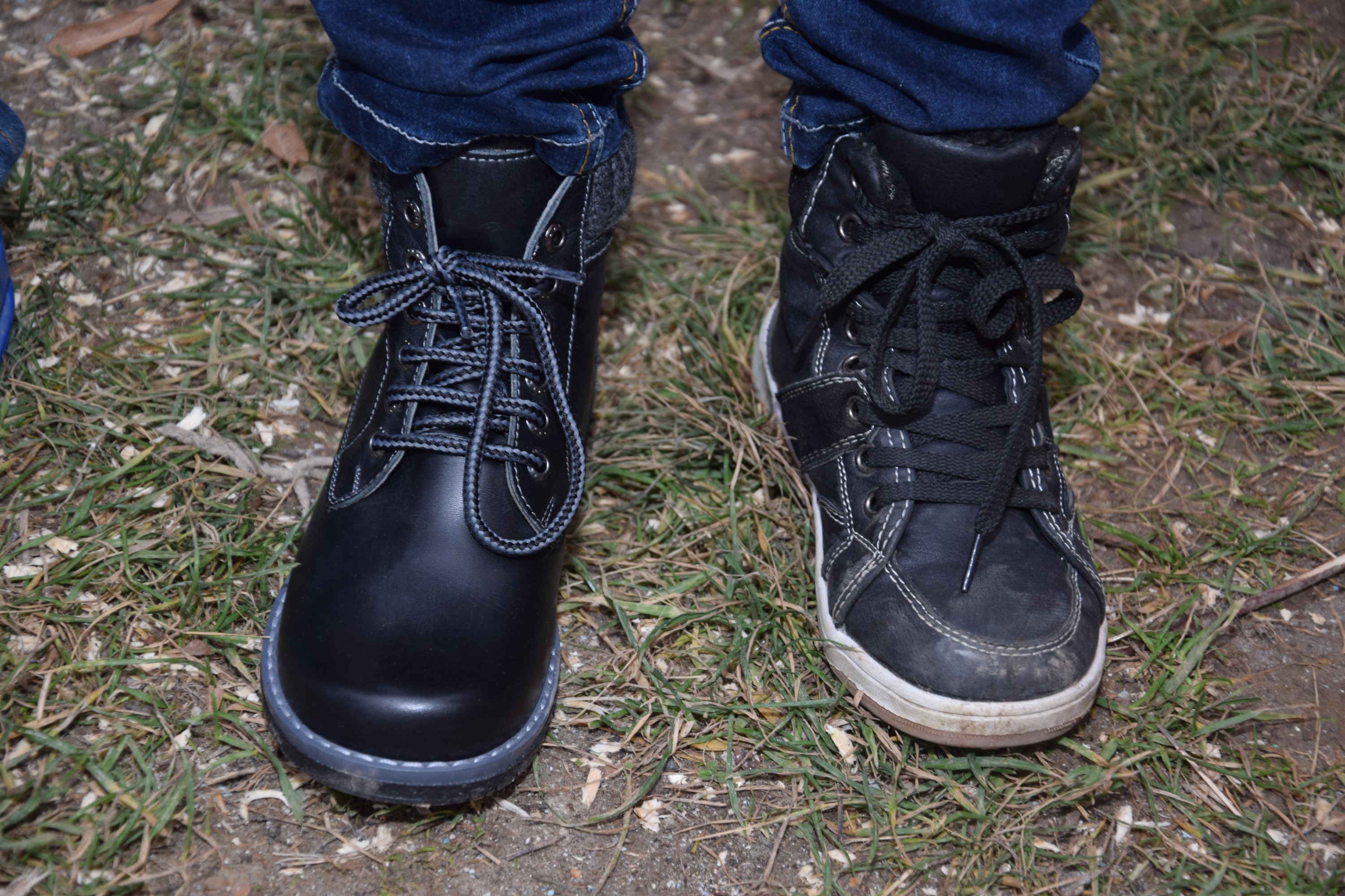 Proiectele Colegiului „Sfântul Nicolae” în Piscu Rusului: renovarea școlii și încălțăminte de iarnă pentru 43 de copii