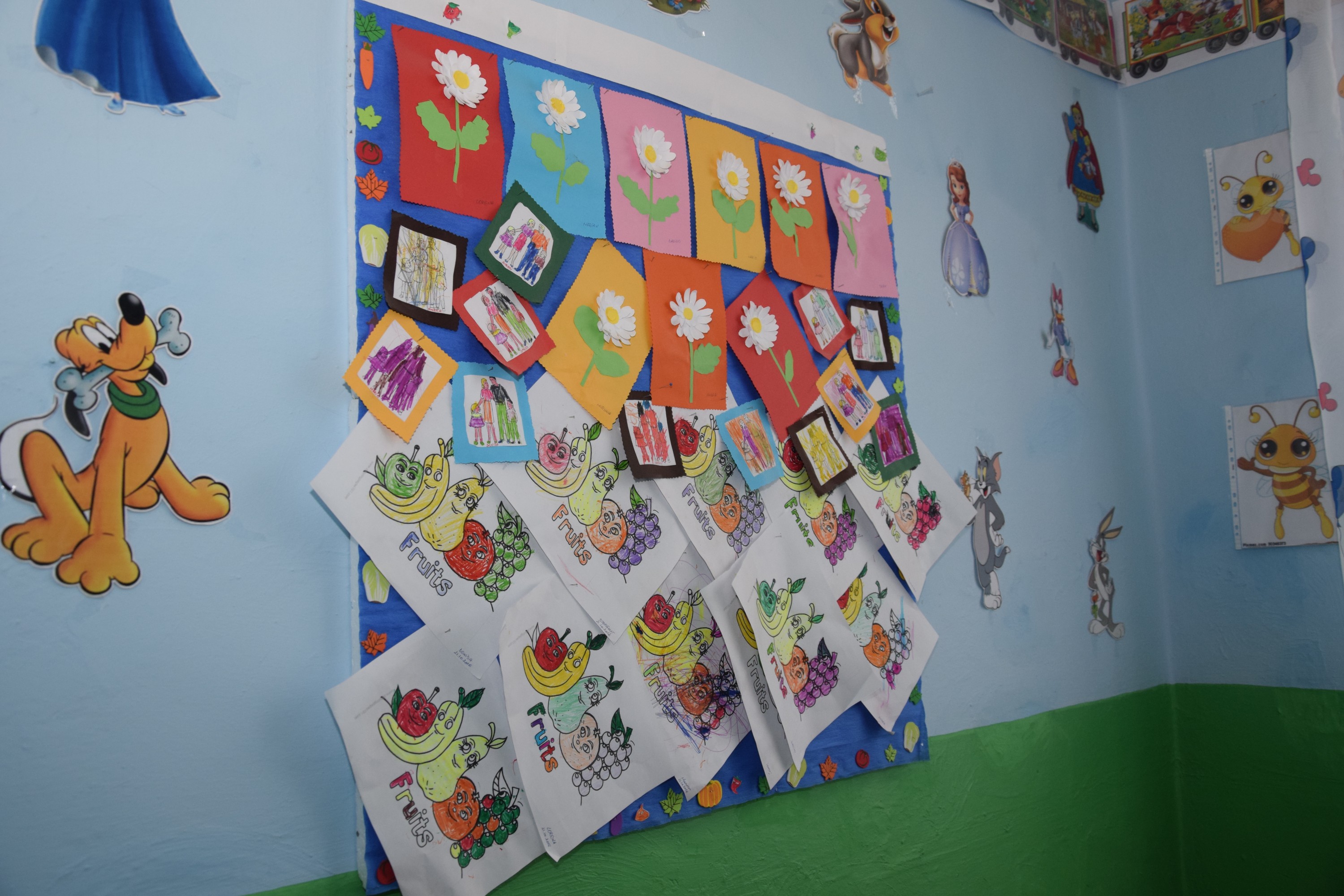 Proiectele Colegiului „Sfântul Nicolae” în Piscu Rusului: renovarea școlii și încălțăminte de iarnă pentru 43 de copii